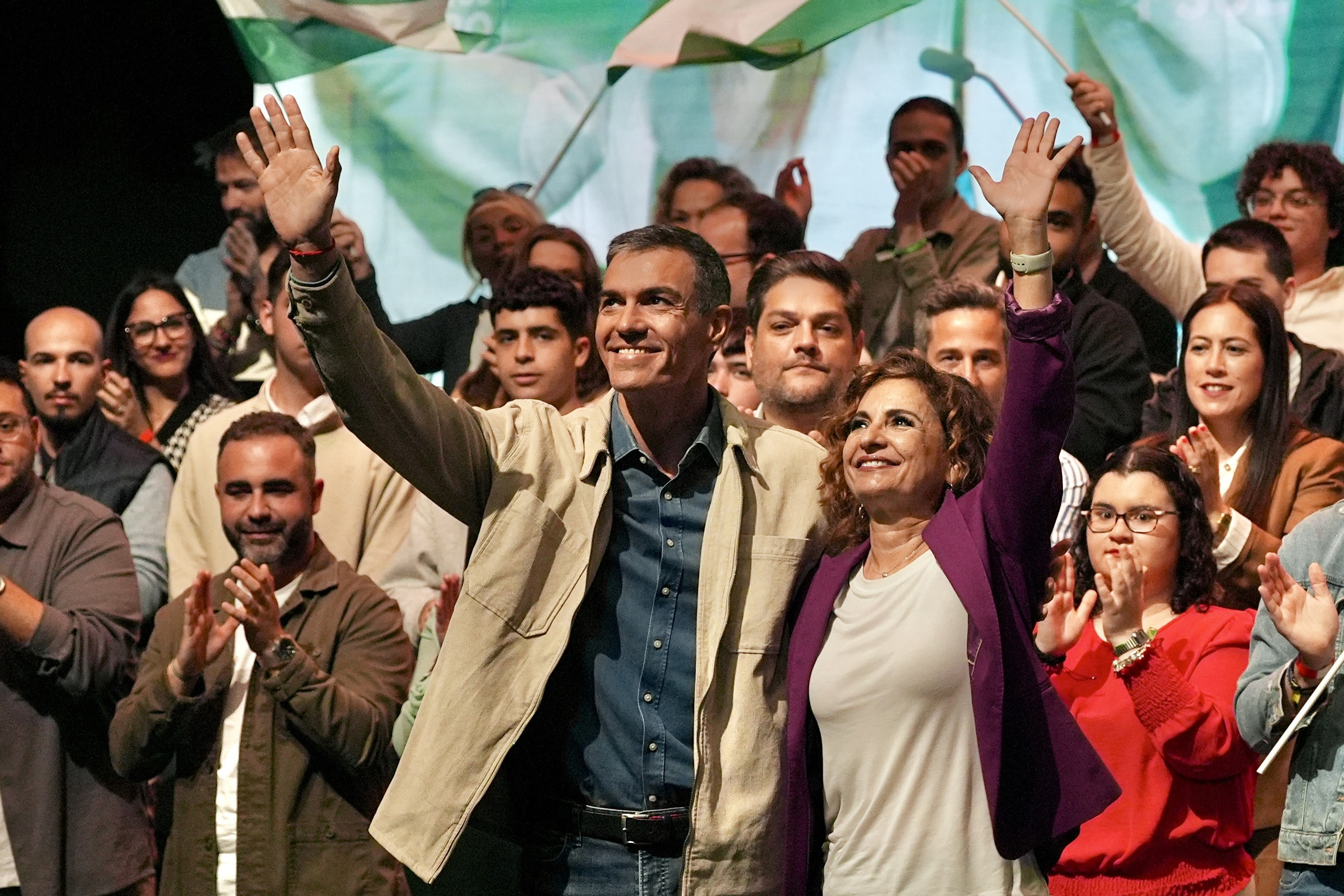 Pedro S�nchez y Mar�a Jes�s Montero, ayer, en La L�nea de la Concepci�n (C�diz).