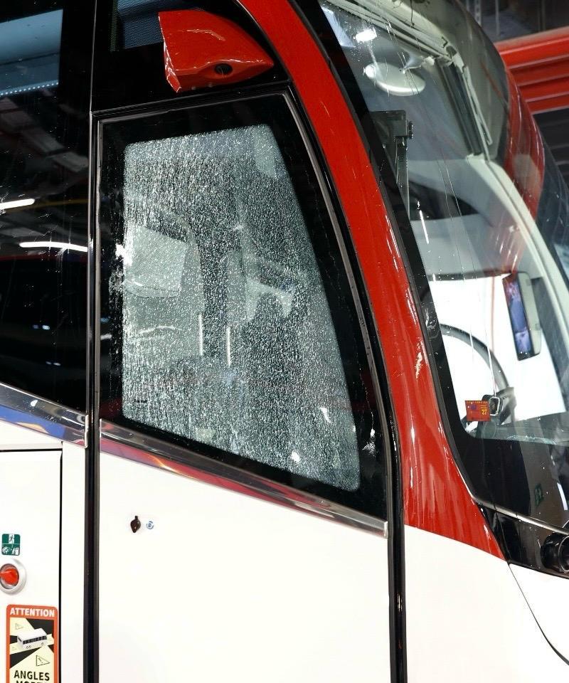 Luna del autob�s del Real Madrid tras su llegada al Camp Nou.