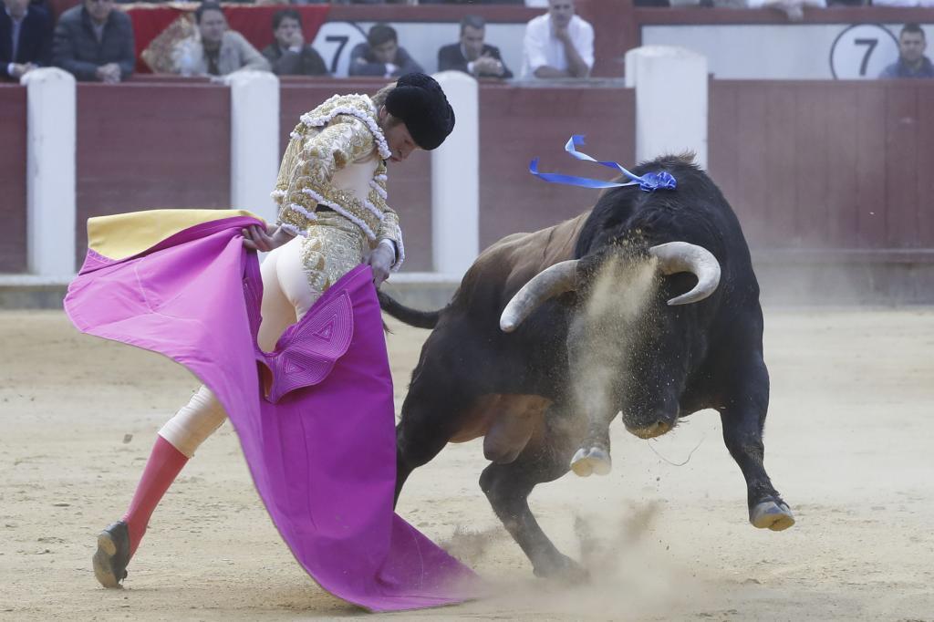 Oreja para Talavante y Borja Jim�nez en tarde desangelada en Valladolid