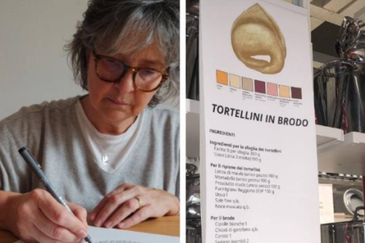 La artista y la obra plagiada en una tienda de Ikea.
