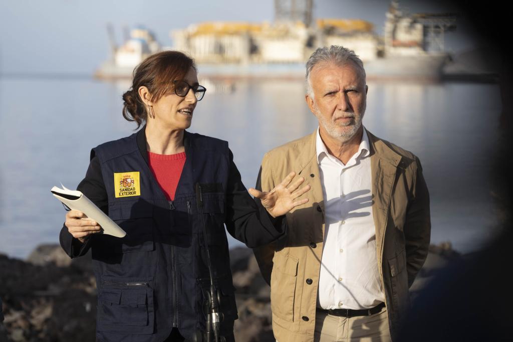Los ministros M�nica Garc�a y �ngel V�ctor Torres, el domingo, durante su comparecencia.