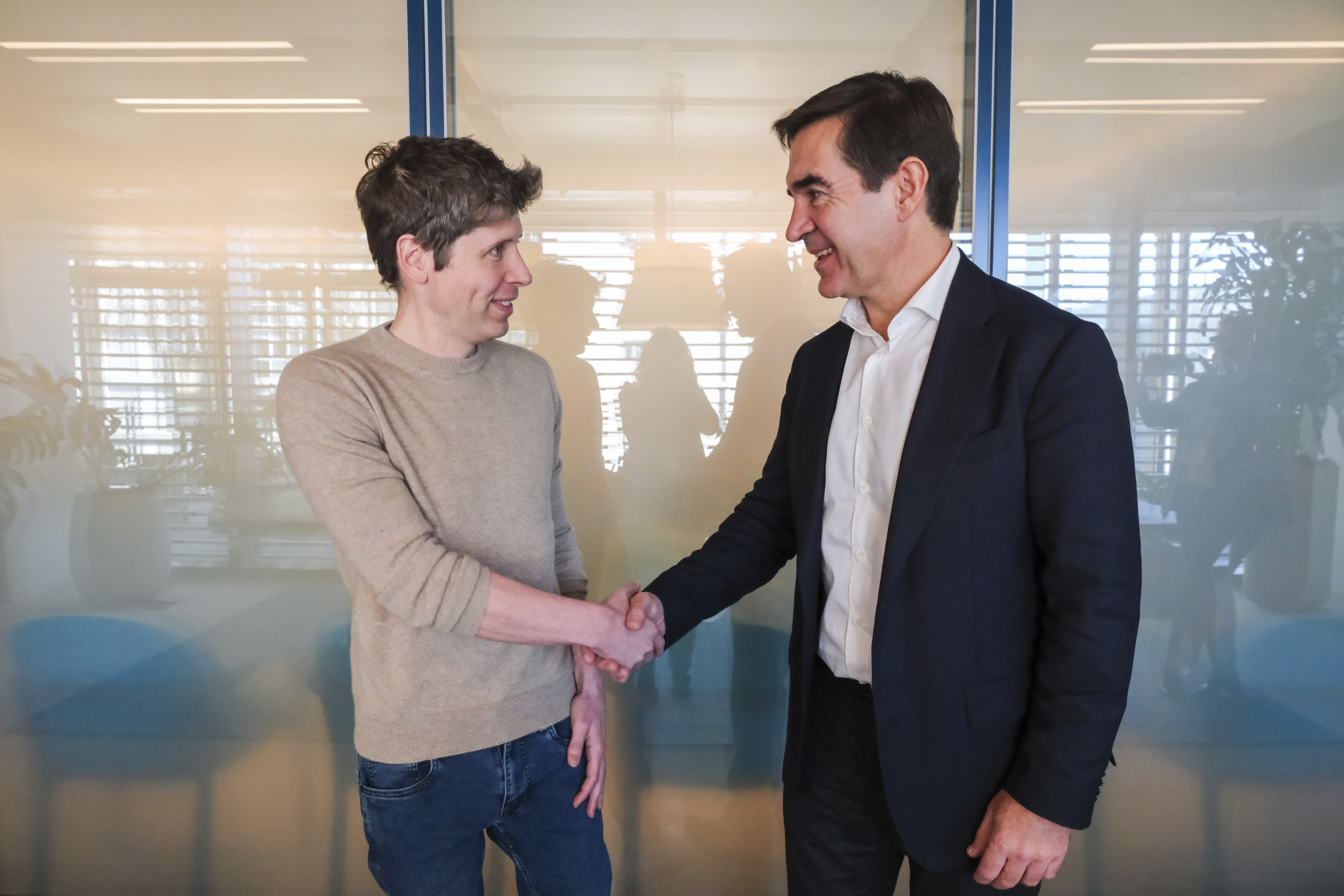 El CEO de OpenAI, Sam Altman, y el presidente de BBVA, Carlos Torres