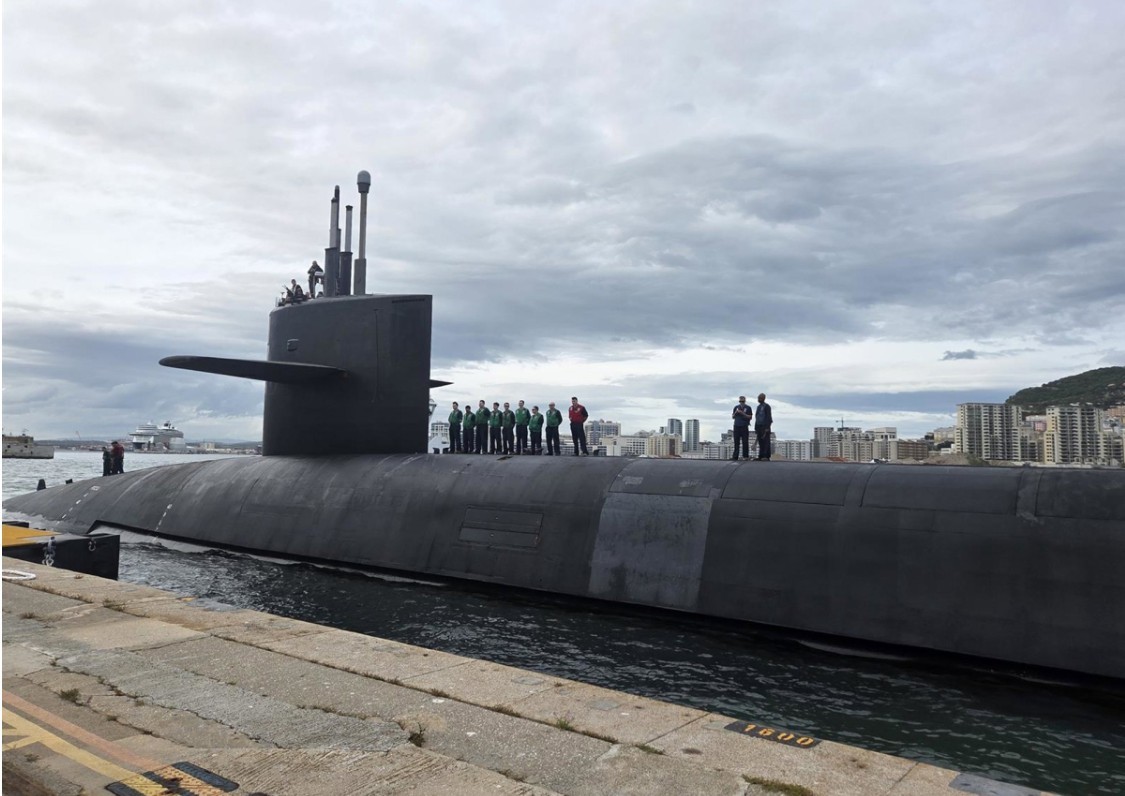 Un submarino nuclear de misiles bal�sticos tipo Ohio atracado en Gibraltar.