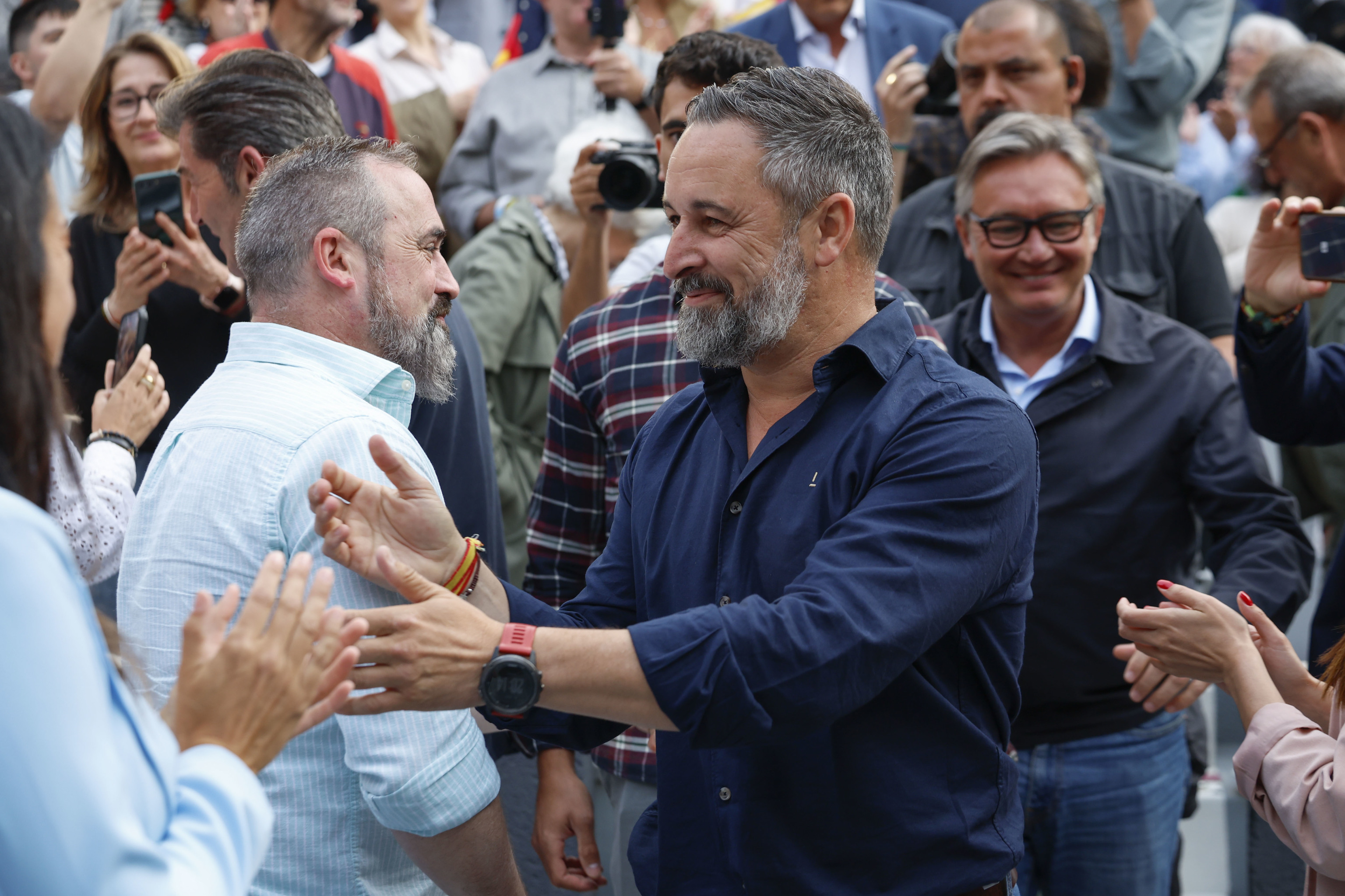 El presidente de Vox, Santiago Abascal, y el candidato en Andaluc�a, Manuel Gavira, en un mitin en Marbella (M�laga)