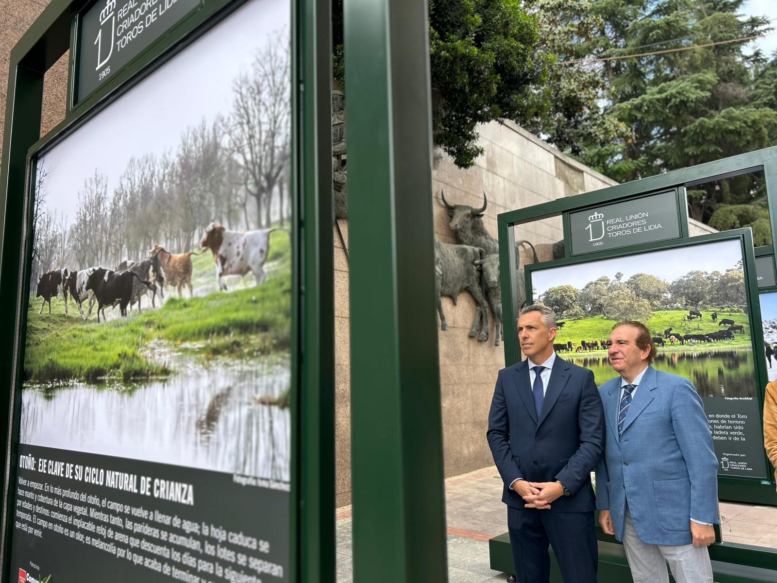 Antonio Ba�uelos, presidente de la RUCTL, Carlos Novillo, consejero de Medio Ambiente, Agricultura e Interior de la CAM.