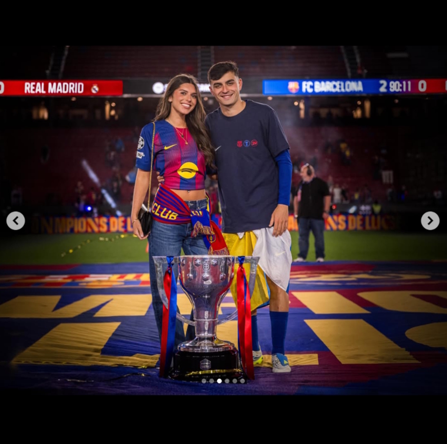 Pedri y su novia, Alejandra Dorta, en una foto compartida por el jugador en su Instagram.