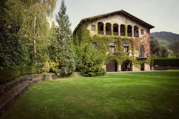 La masía familiar del siglo XV que acoge el restaurante en Olot.