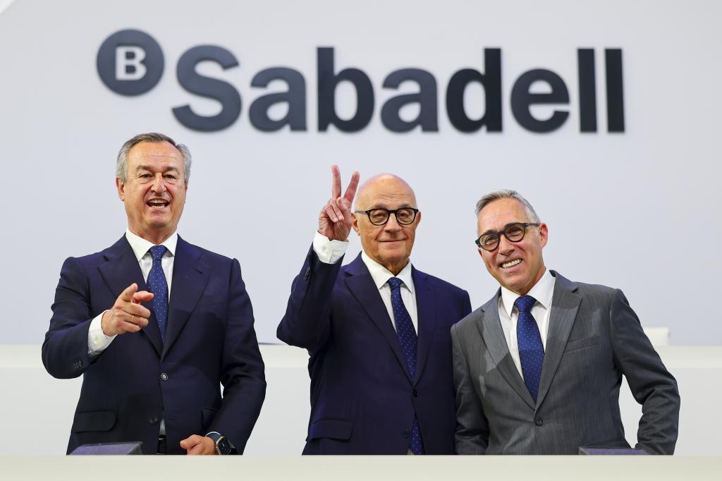 C�sar Gonz�lez-Bueno, Josep Oliu y Marc Armengol en la Junta General de Accionistas del Banco Sabadell