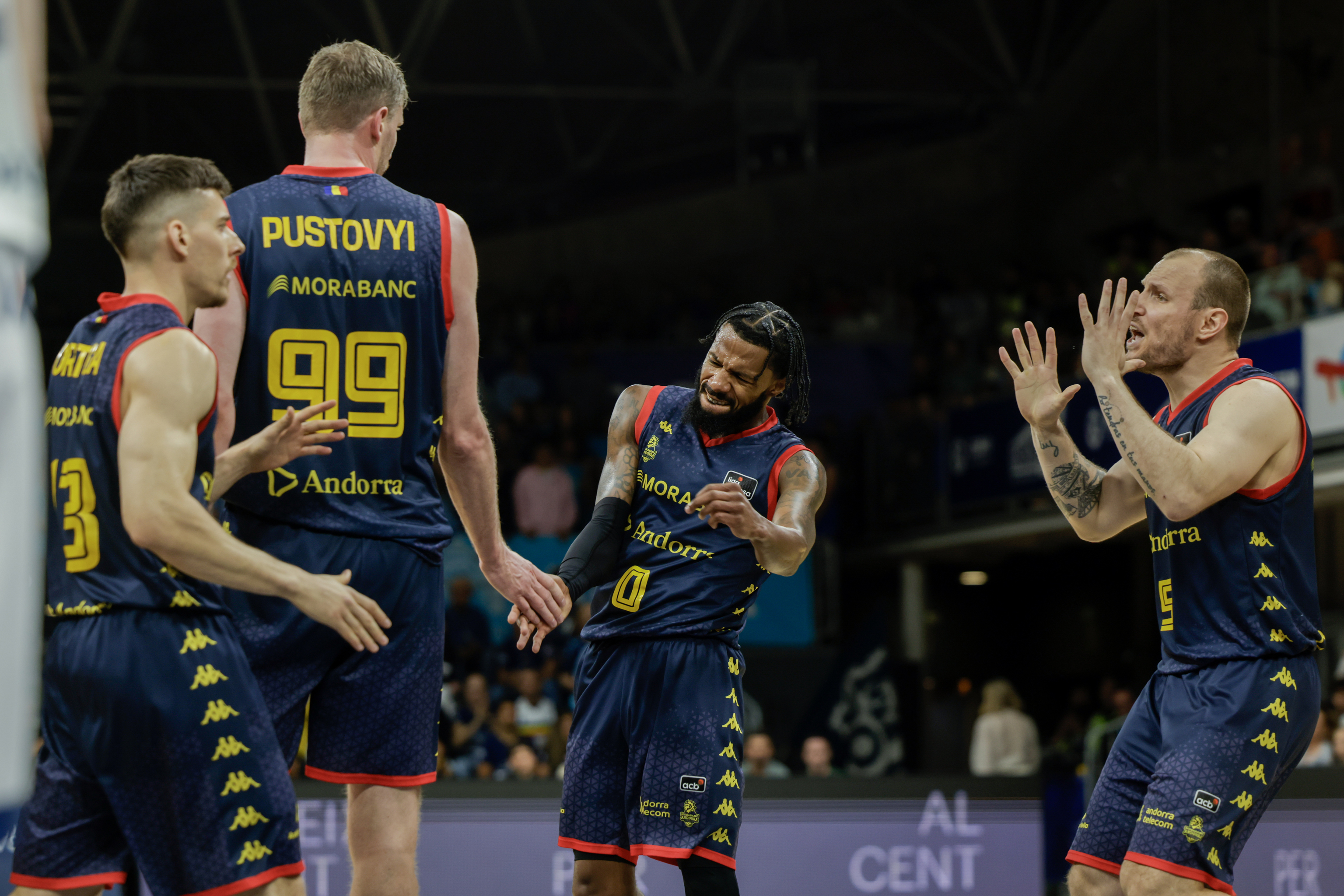 Los jugadores del Morabanc Andorra celebran una acción, la última jornada.