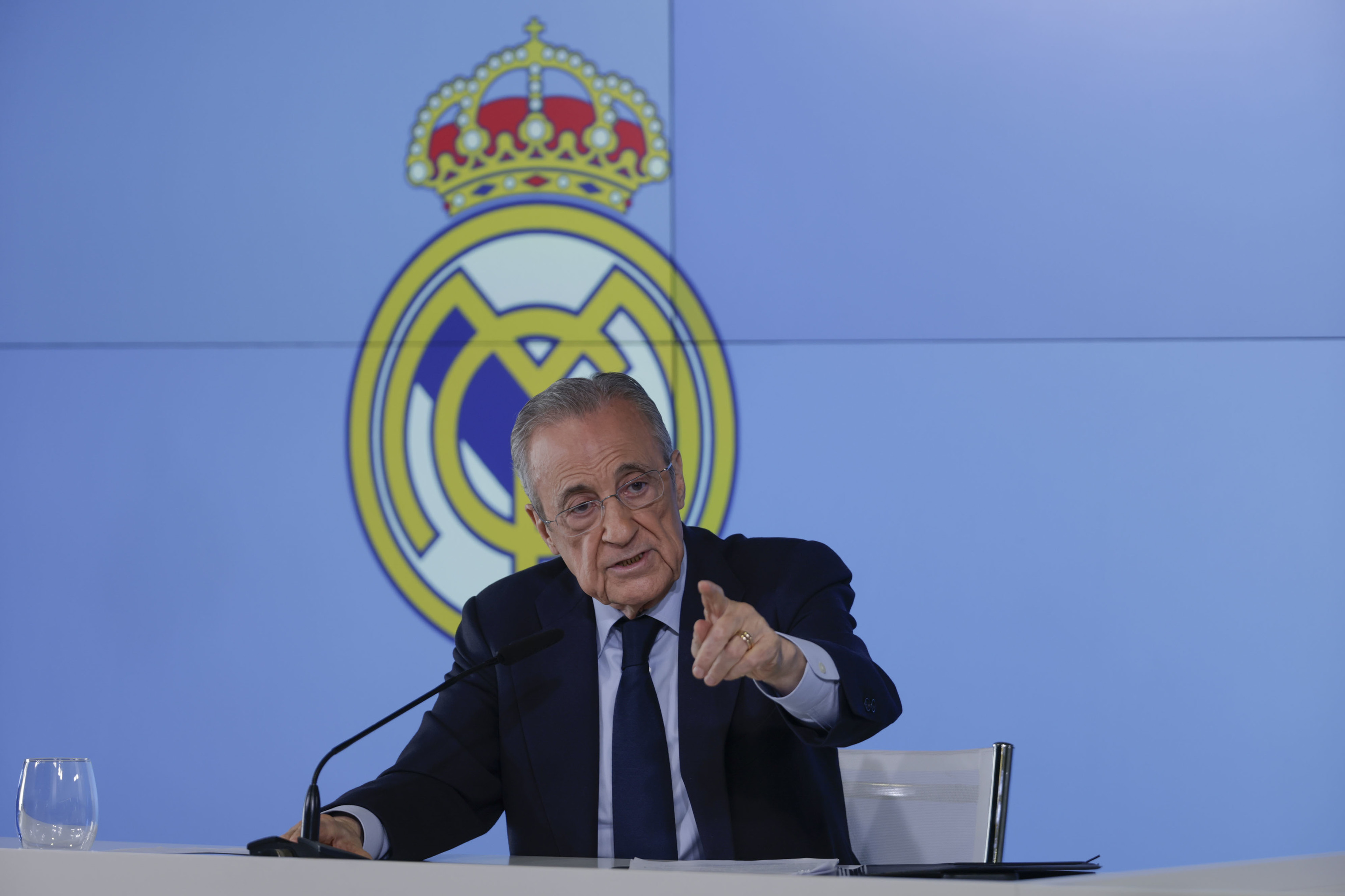 Florentino P�rez, presidente del Real Madrid, ayer, durante la rueda de prensa.