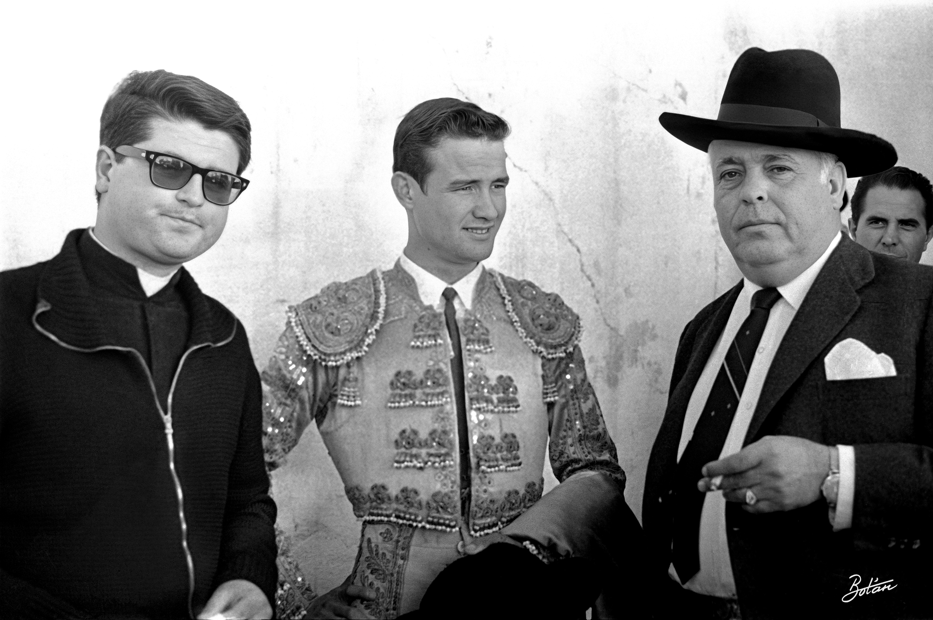 El padre Lezama, con el Bormujano y el Pipo, en la plaza de toros de Vista Alegre
