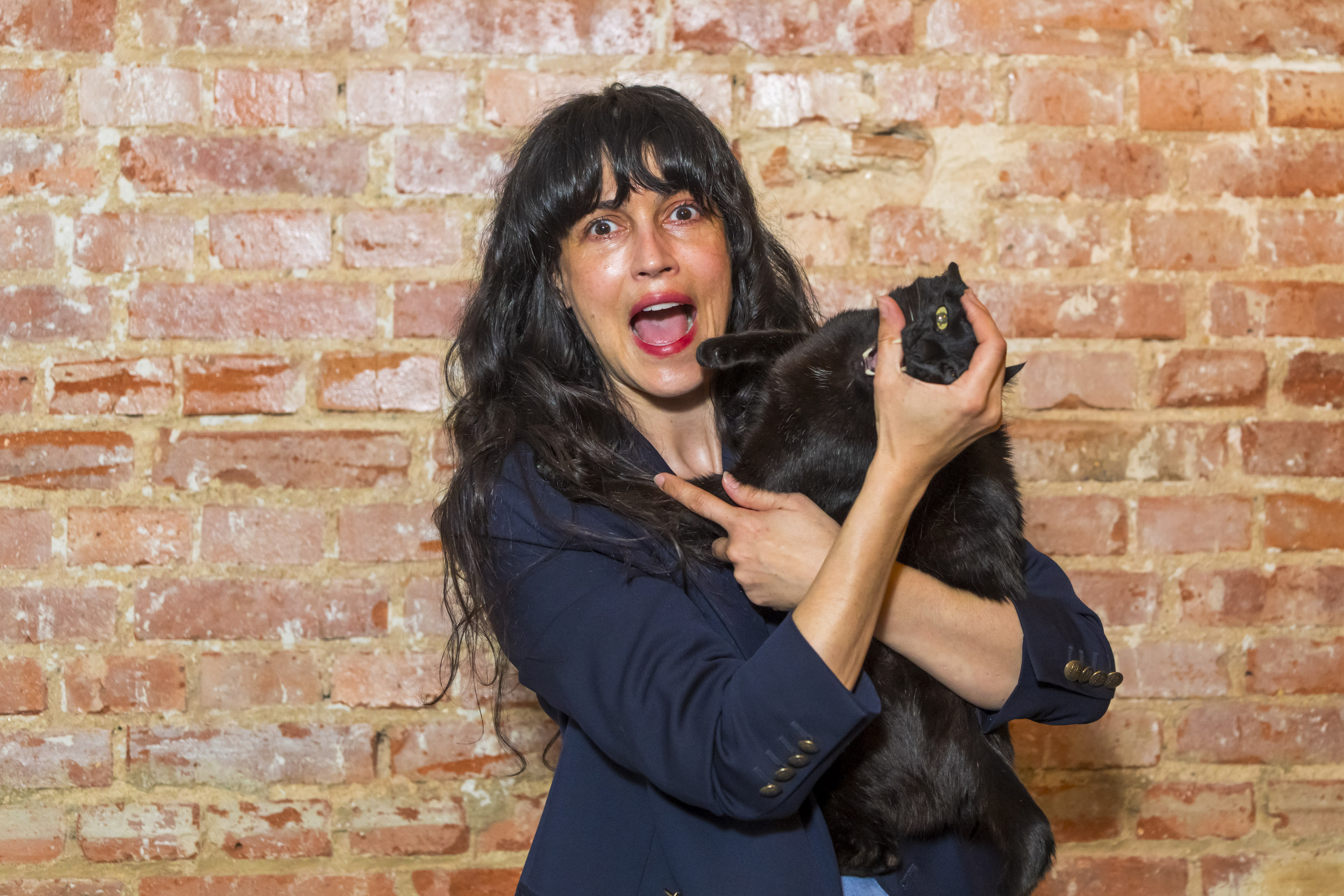 La actriz Nerea Barros con su gato