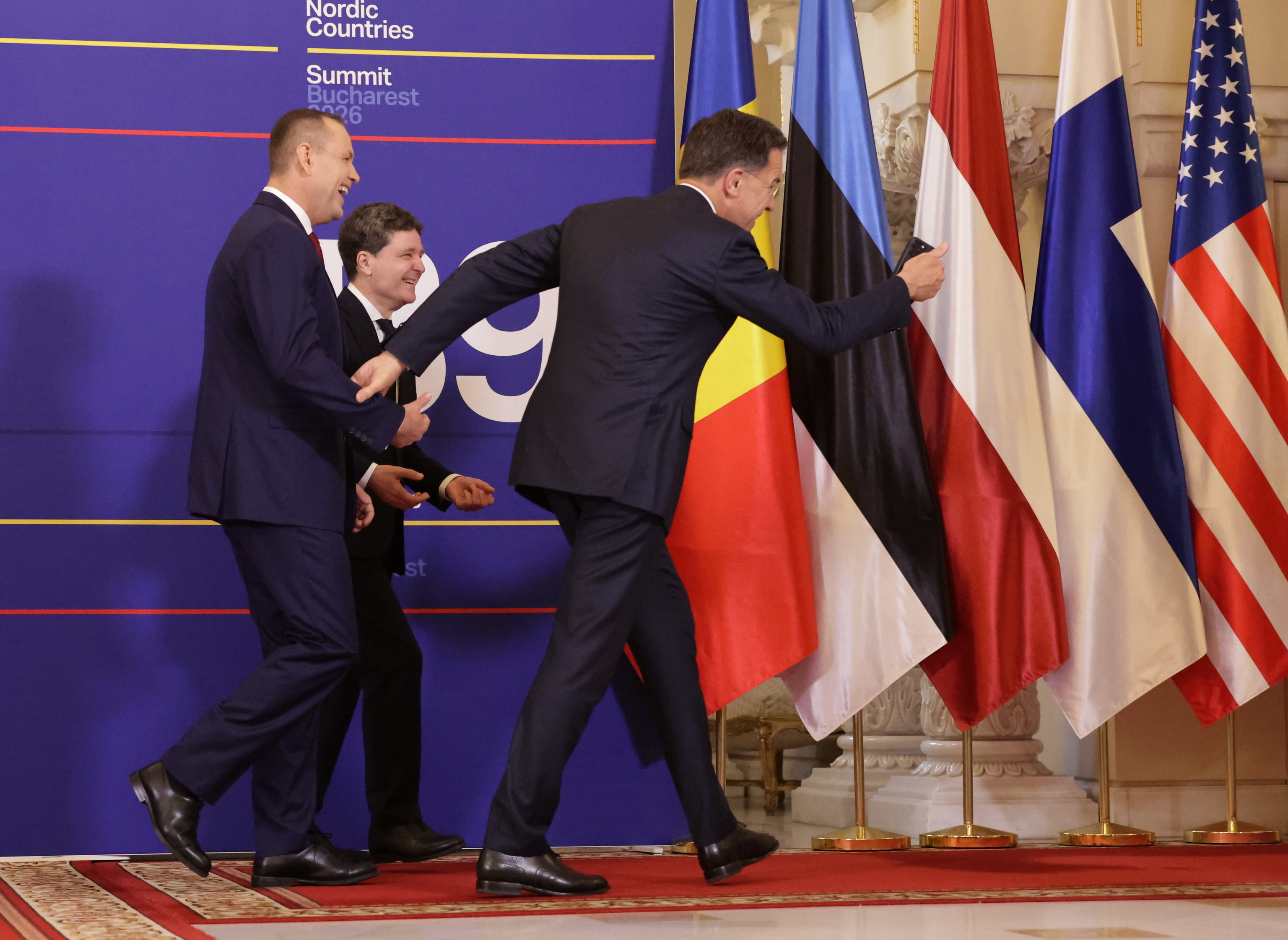 Mark Rutte junto al presidente de Ruman�a, Nicusor Dan, y el presidente de Polonia, Karol Nawrocki.