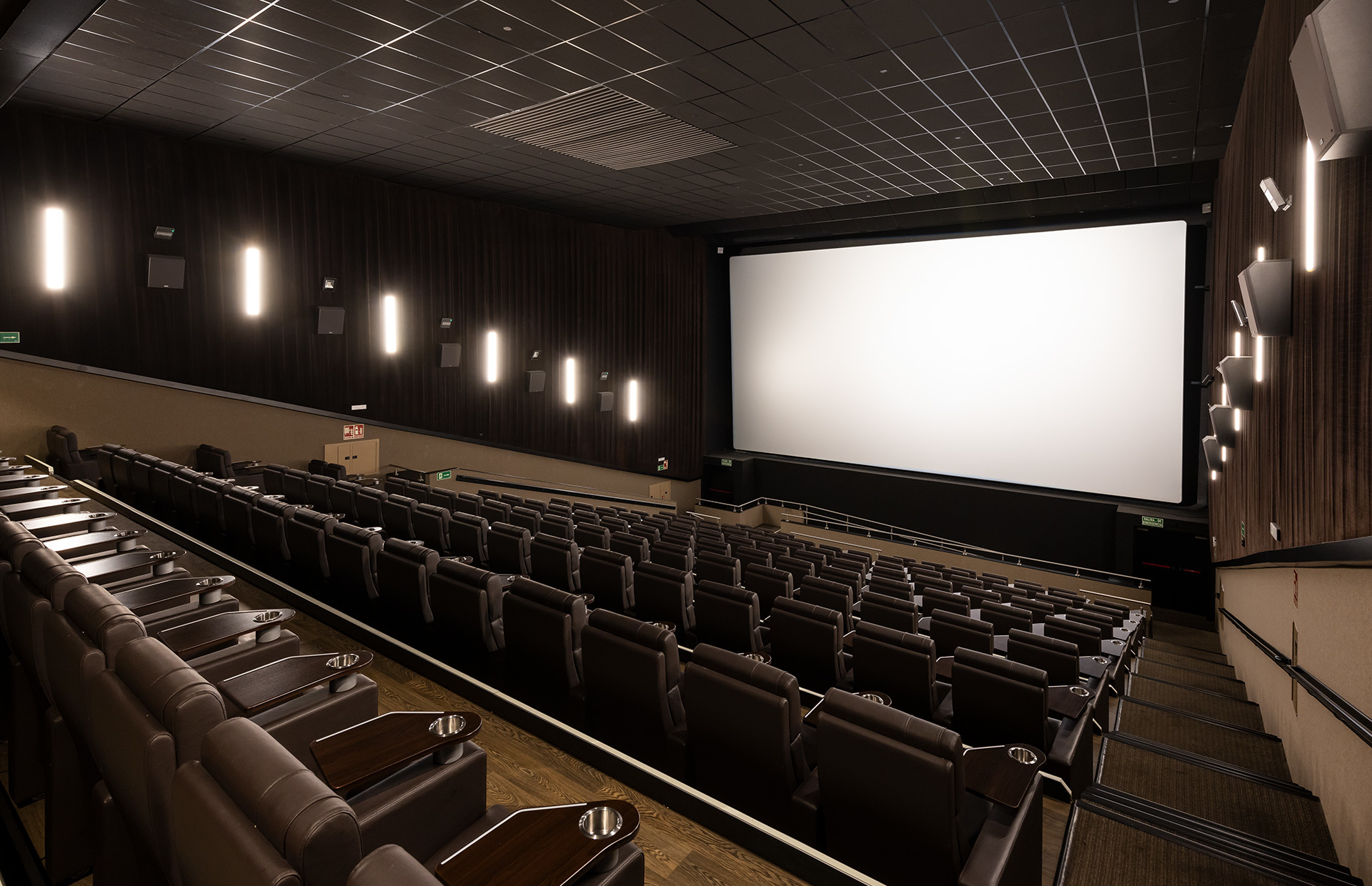 Yeni Yelmo sinema salonları 