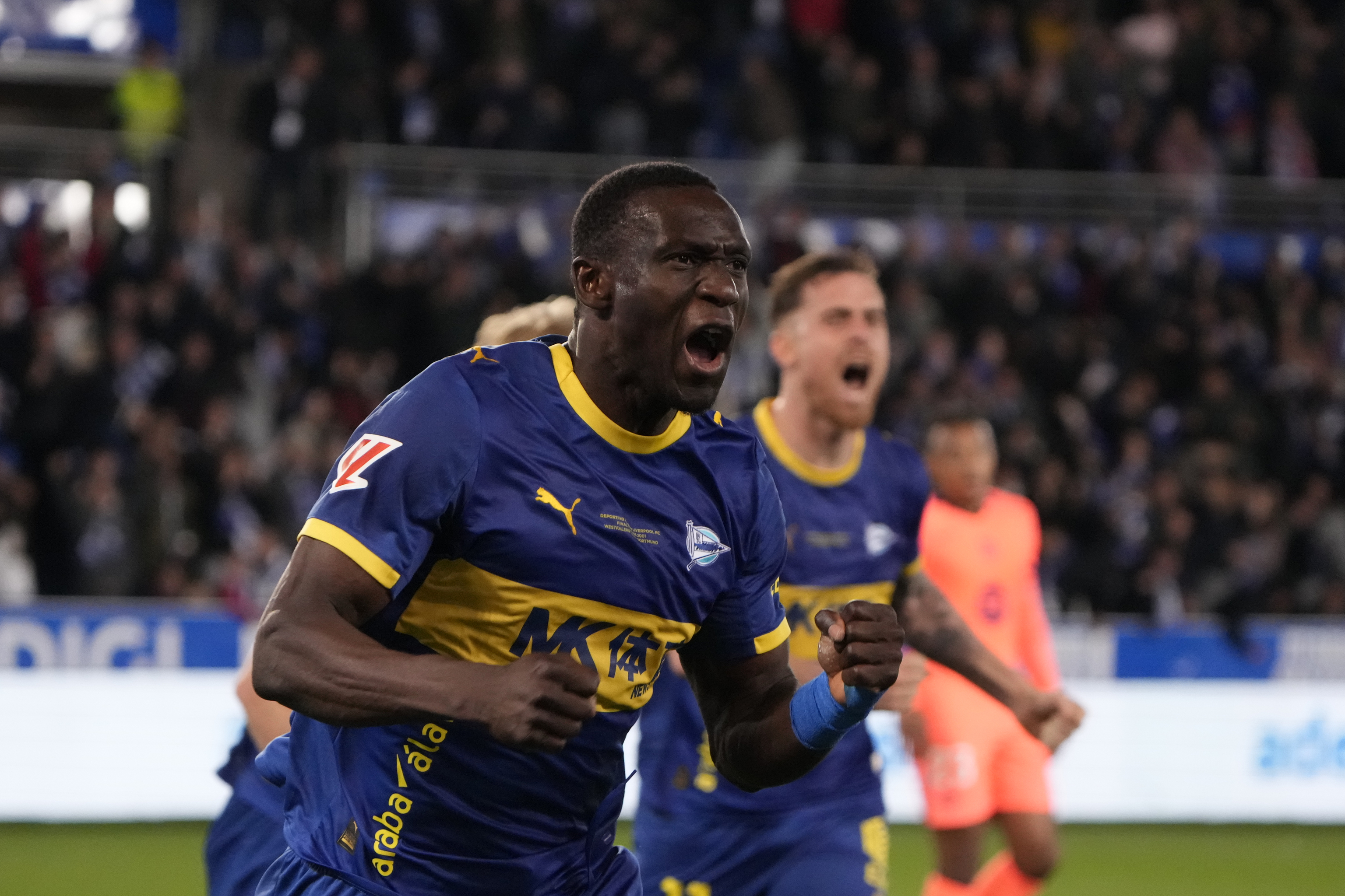 Diabat�, del Alav�s, celebra su gol.
