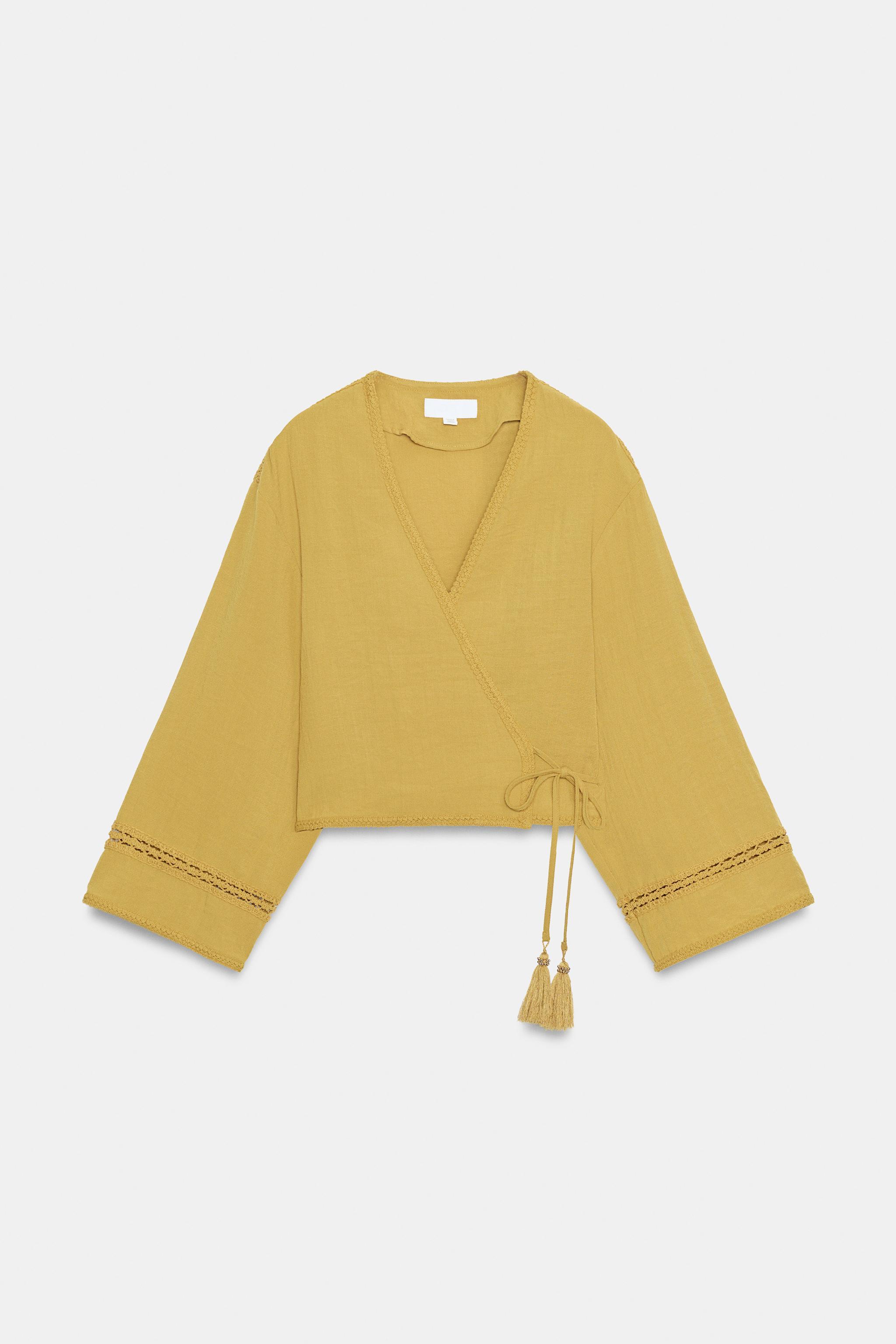 Entrar en Zara a por unos pantalones blancos y salir enamorada de esta preciosa chaqueta de entretiempo cruzada ideal para elevar tu fondo de armario