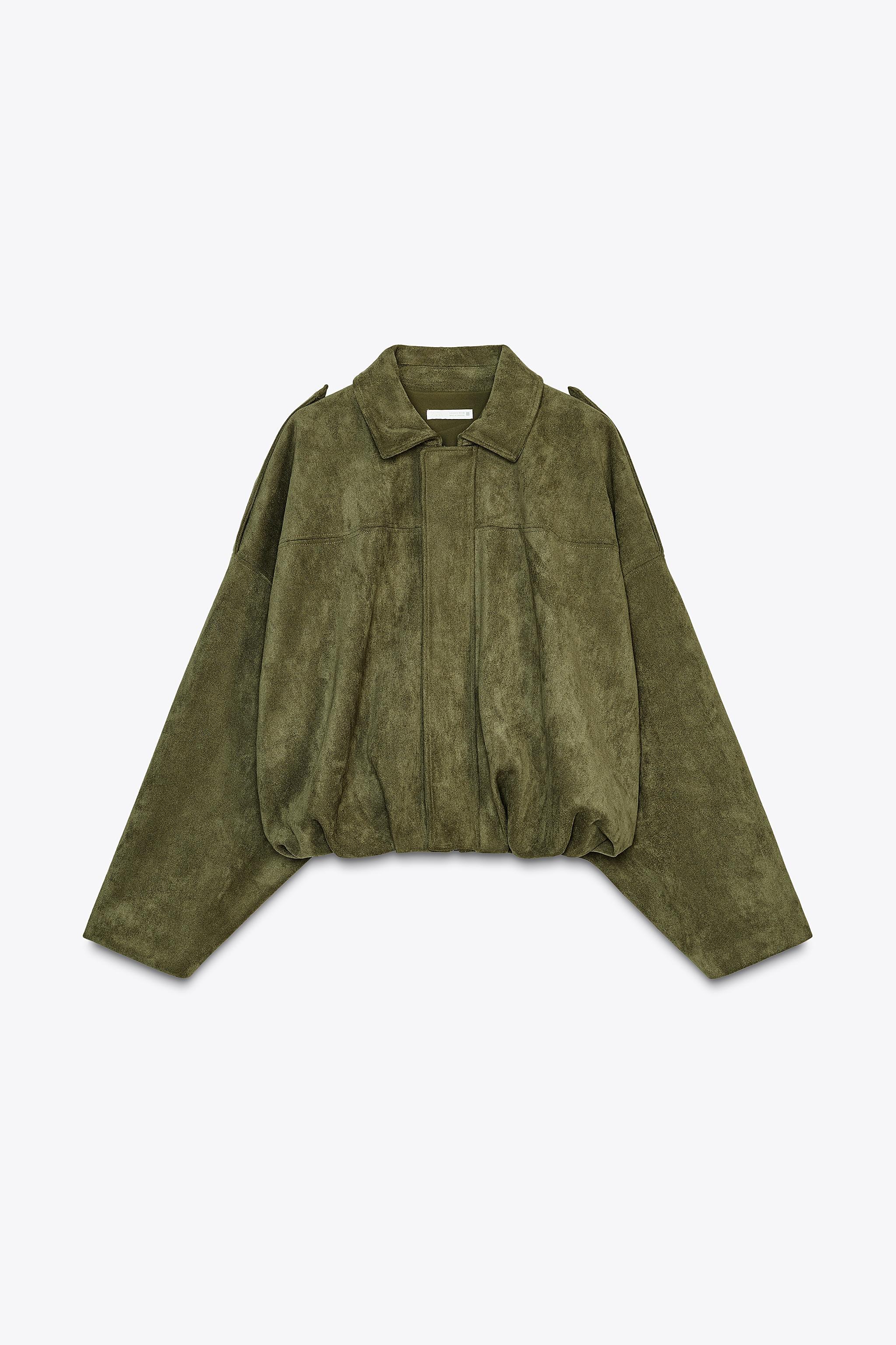 Entrar en Zara a por unos pantalones blancos y salir enamorada de esta preciosa chaqueta de entretiempo efecto ante ideal para elevar tu fondo de armario