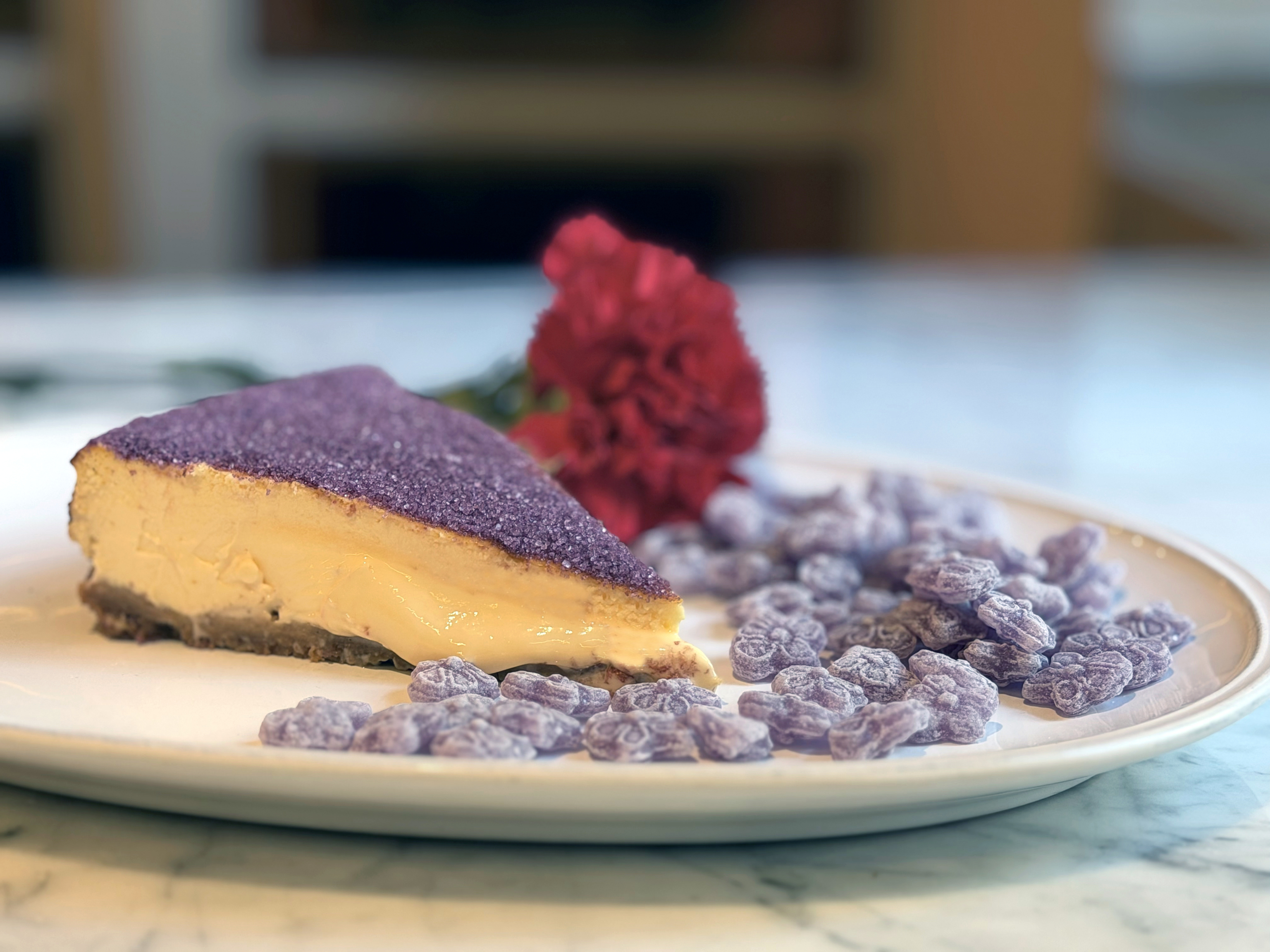 Tarta de queso de violetas de El 5 de Tirso.