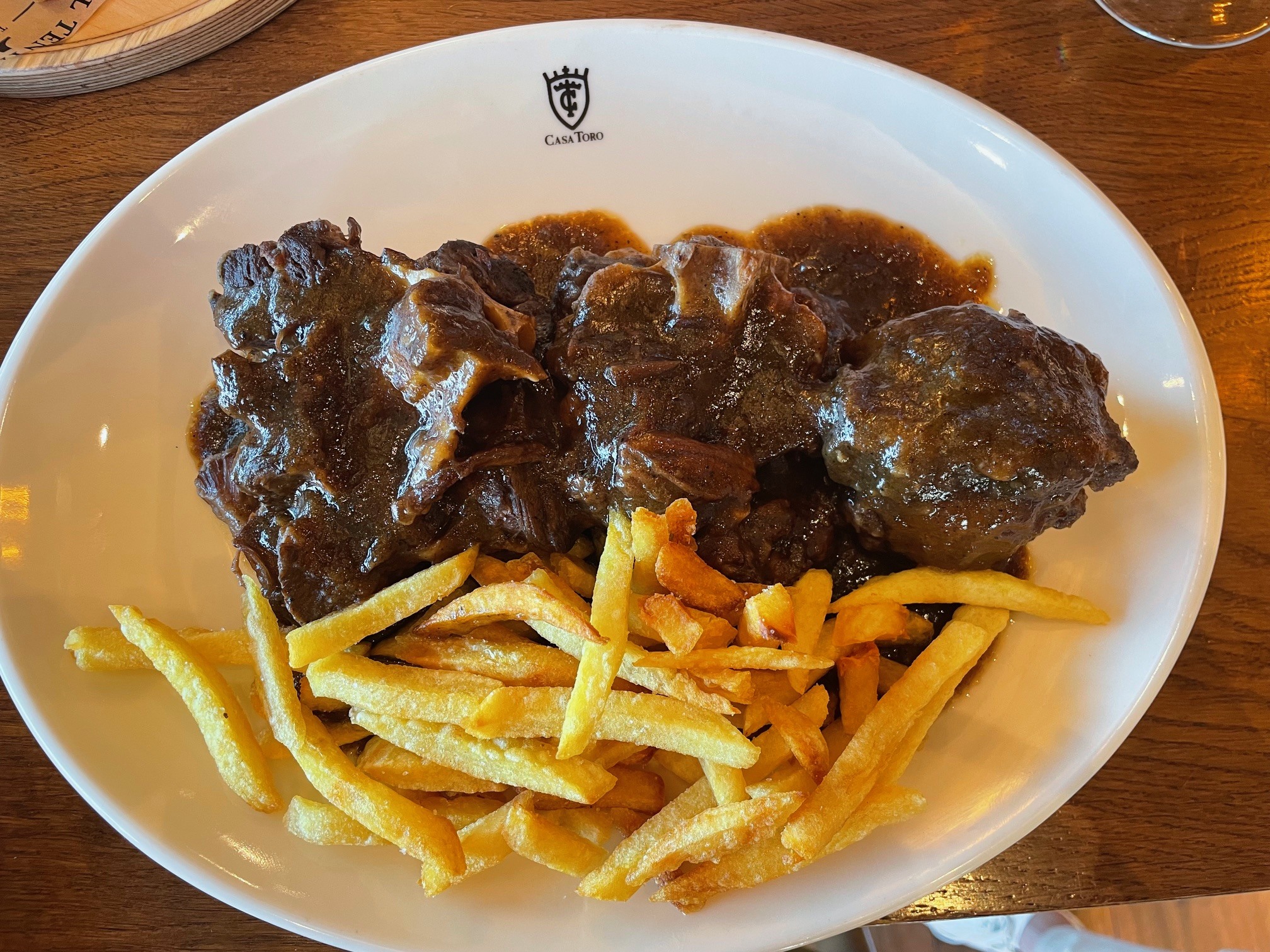 Rabo de toro guisado al estilo Casa Toribio, en Casa Toro.