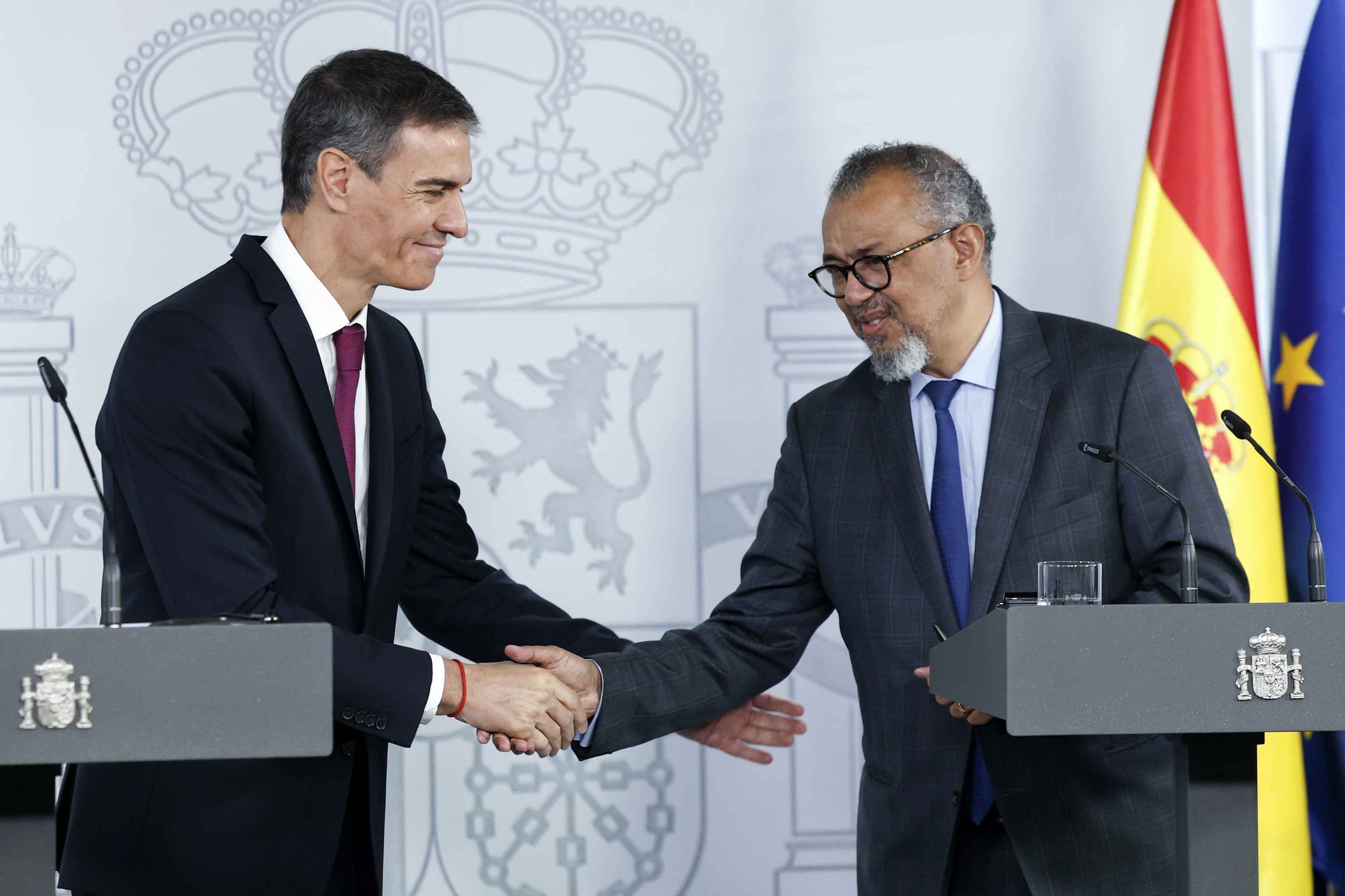 El presidente del Gobierno, Pedro S�nchez, y el director general de la Organizaci�n Mundial de la Salud, Tedros Adhanom.