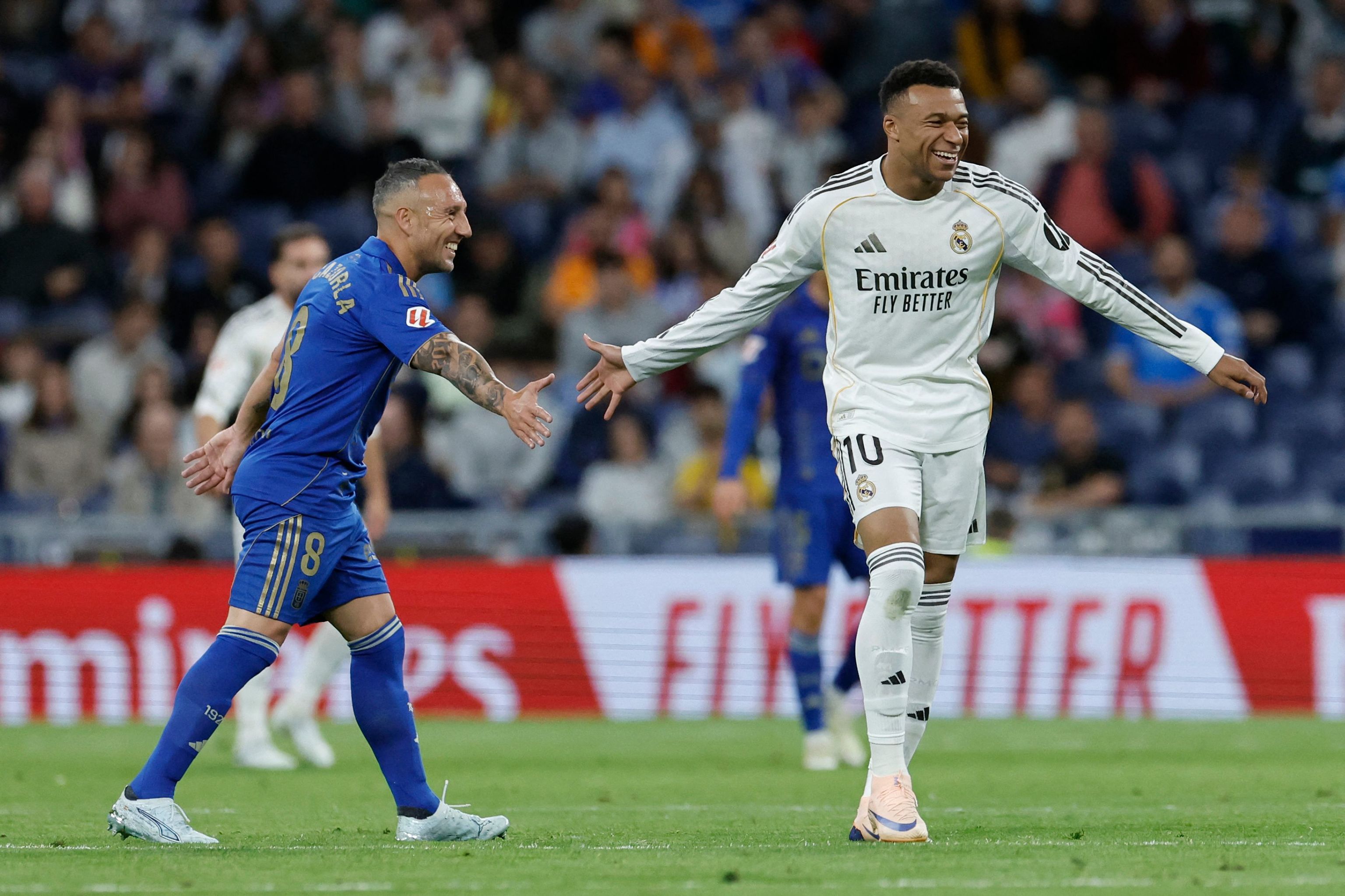 Cazorla y Mbapp�, en el partido disputado entre el Madrid y el Oviedo.