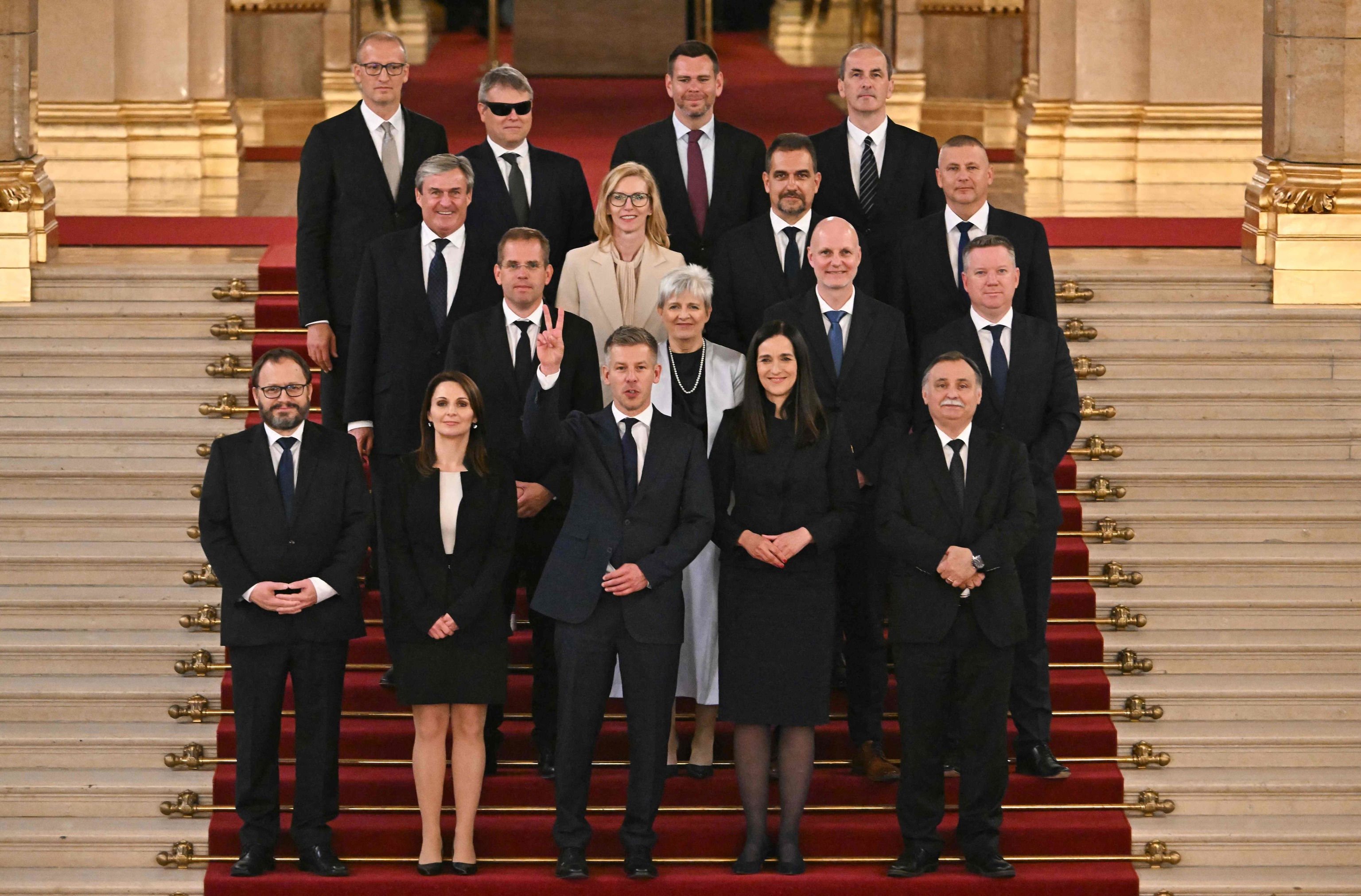 El gabinete de Peter Magyar tras jurar sus cargos.
