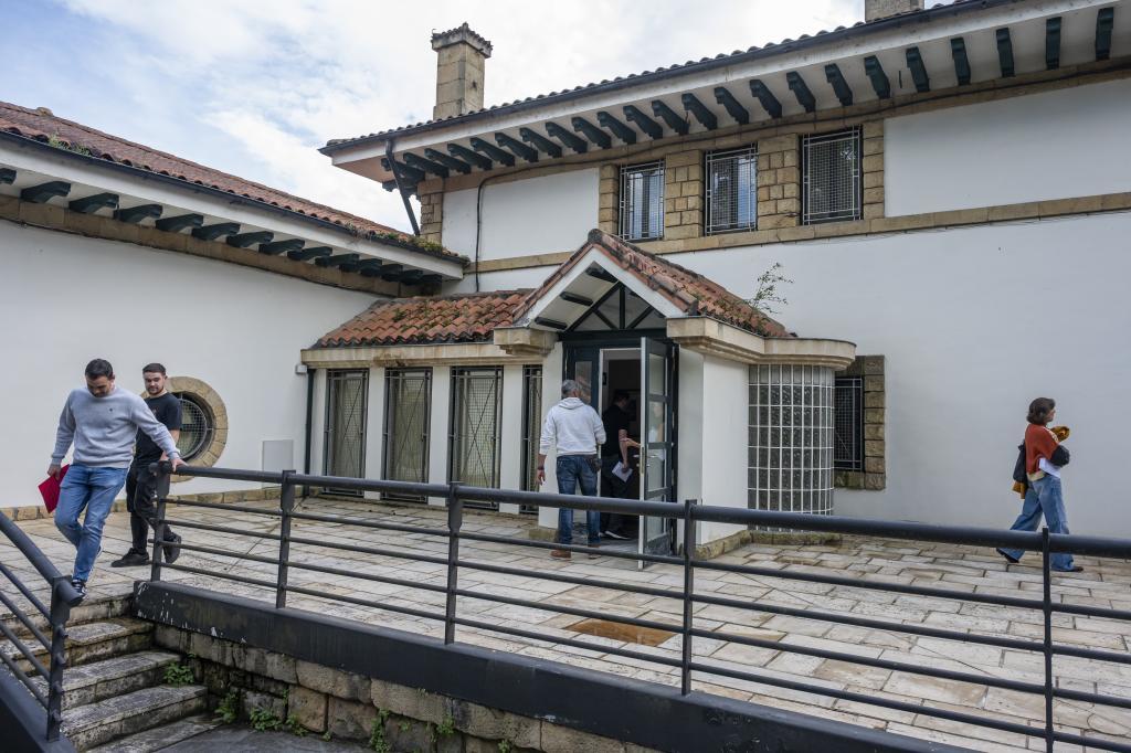 La iglesia donde hace d�as se celebr� una reuni�n sobre el impago de la loter�a