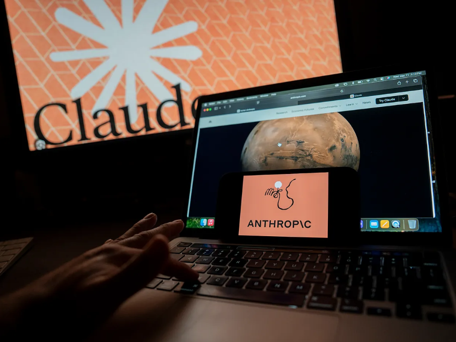 Un usuario utiliza Anthropic