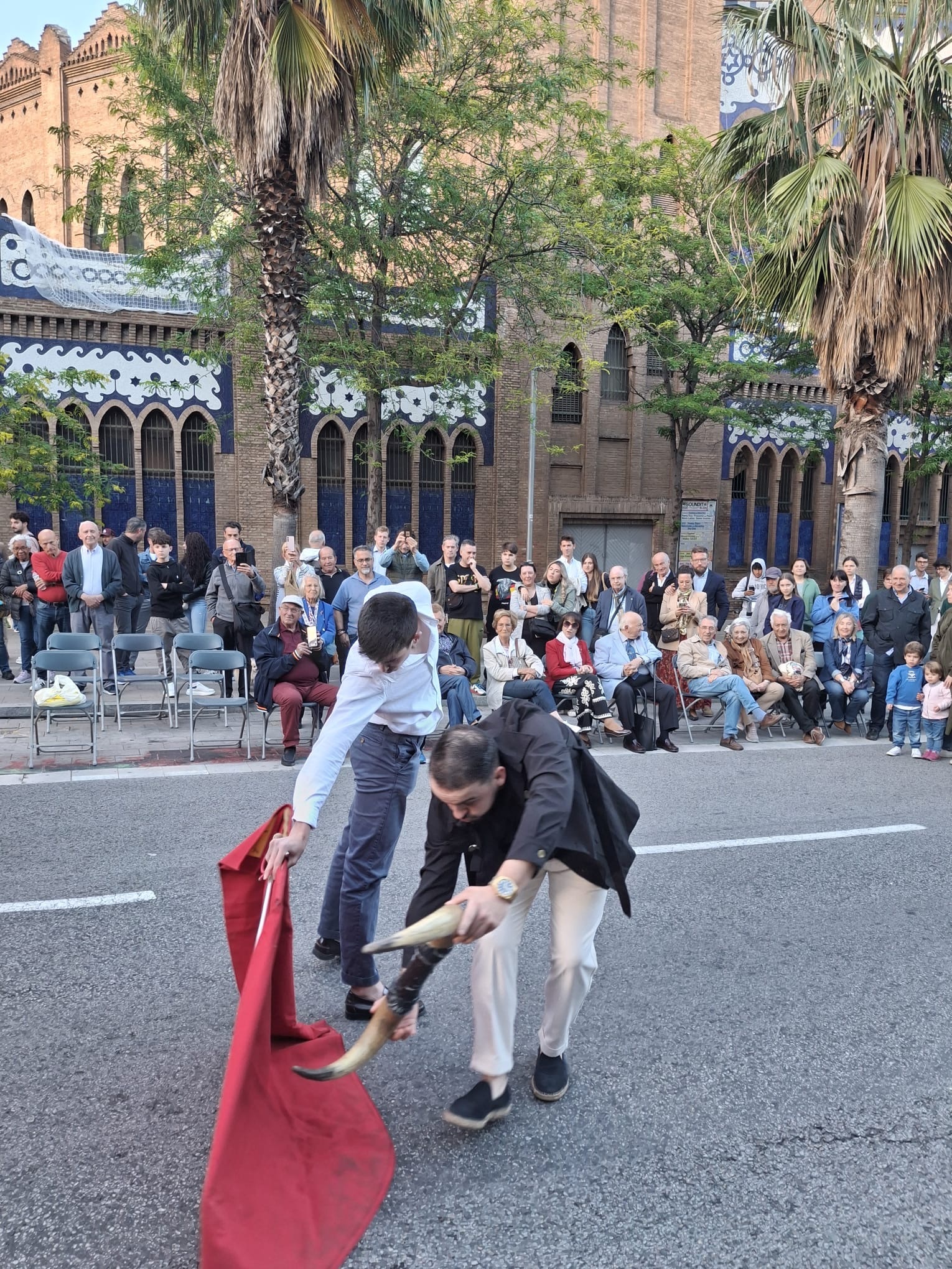 Gran acto taurino con toreo de salón en plena calle de Barcelona