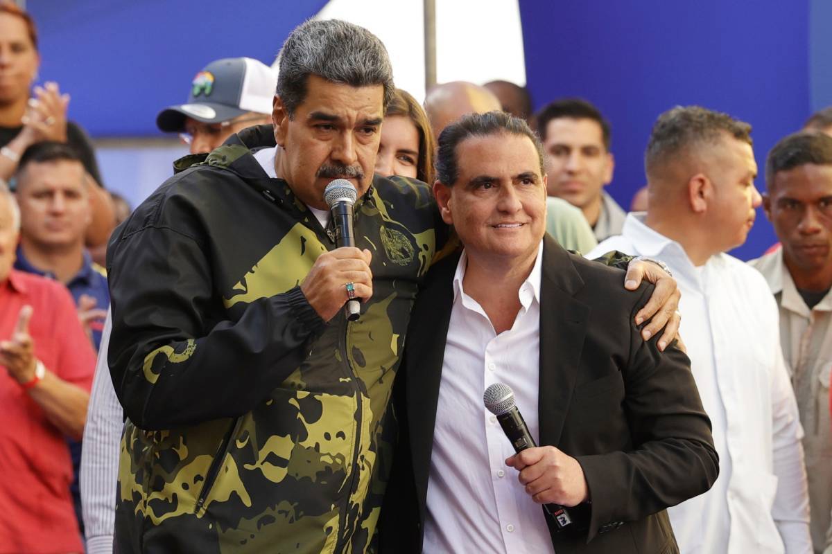 Alex Saab (dcha.) junto a Nicol�s Maduro (izqda.), en una imagen de archivo