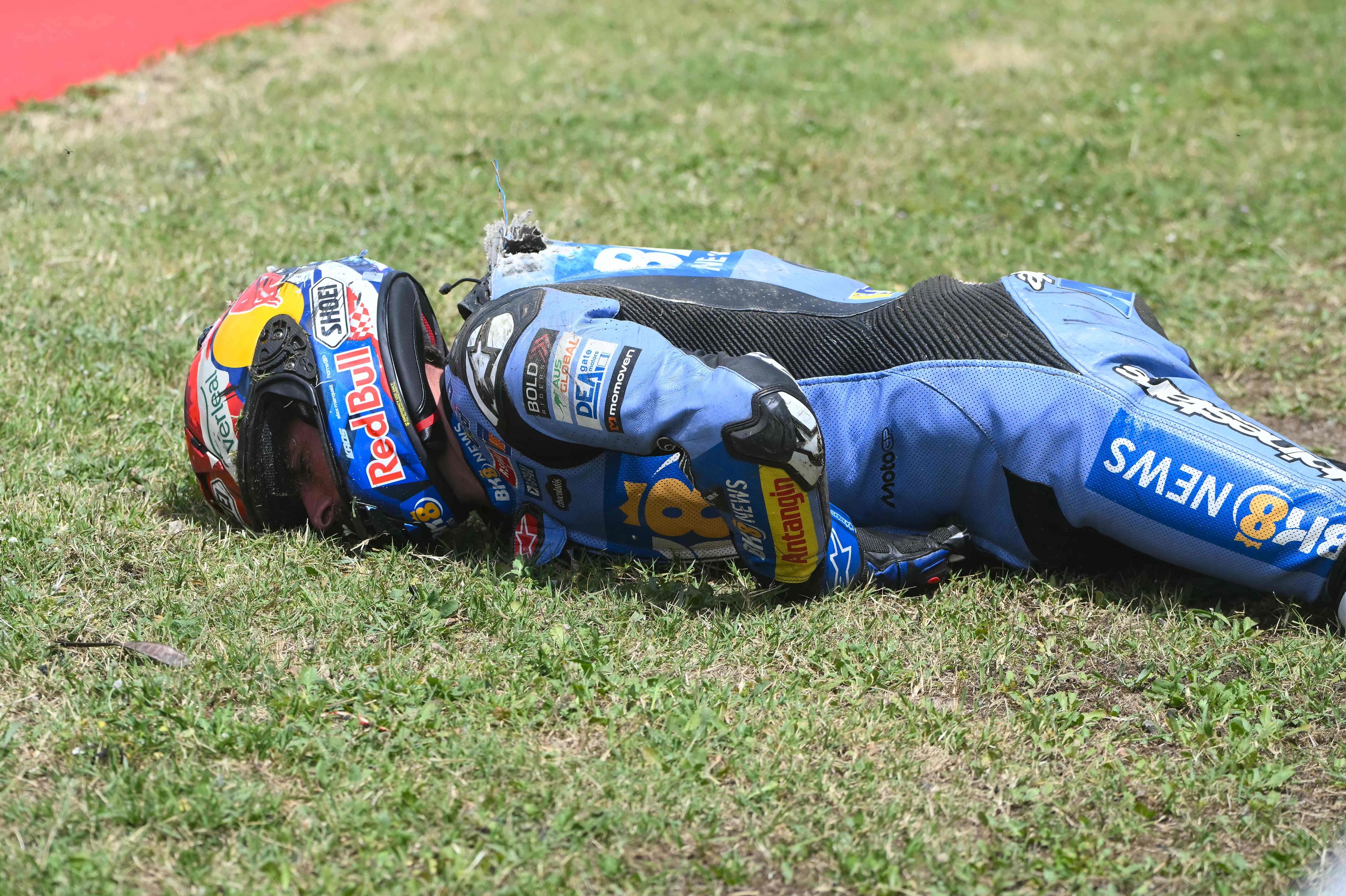 Álex Márquez, con fractura de clavícula y de una vértebra, tras un espeluznante accidente sufrido en el GP de Cataluña | Motociclismo 2026