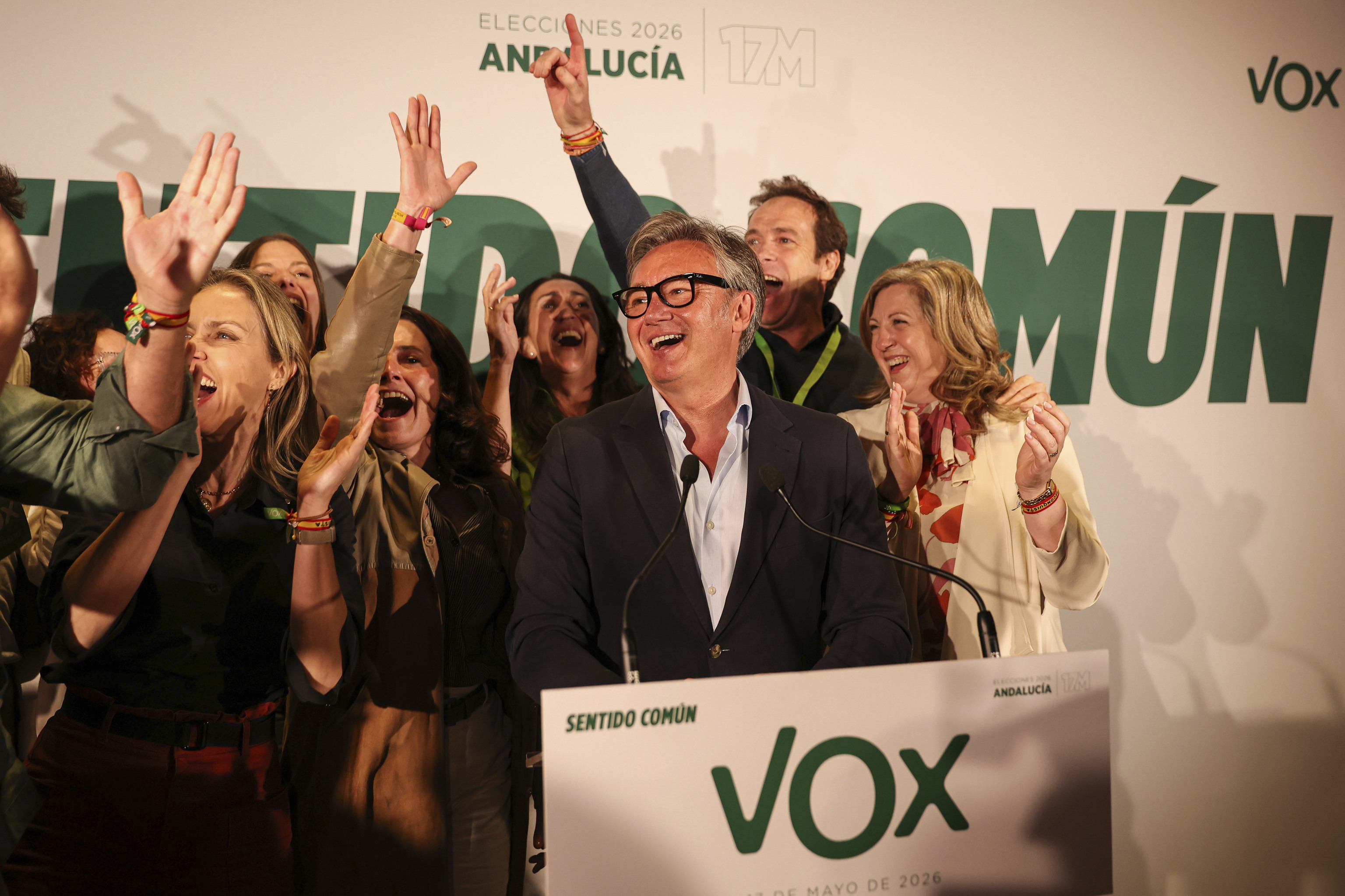Manuel Gavira, candidato de Vox en Andaluc�a, celebra los resultados de su partido.