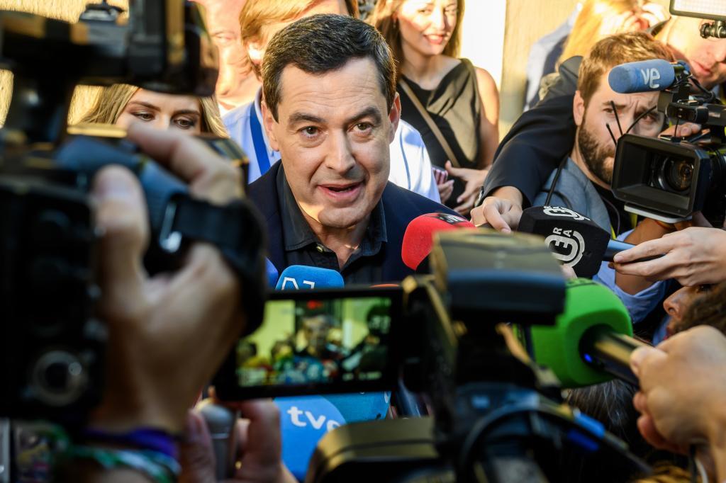 Juanma Moreno se mete en el lío | España
