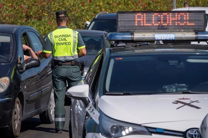 Un agente de la Guardia Civil de tráfico, en una imagen de archivo.
