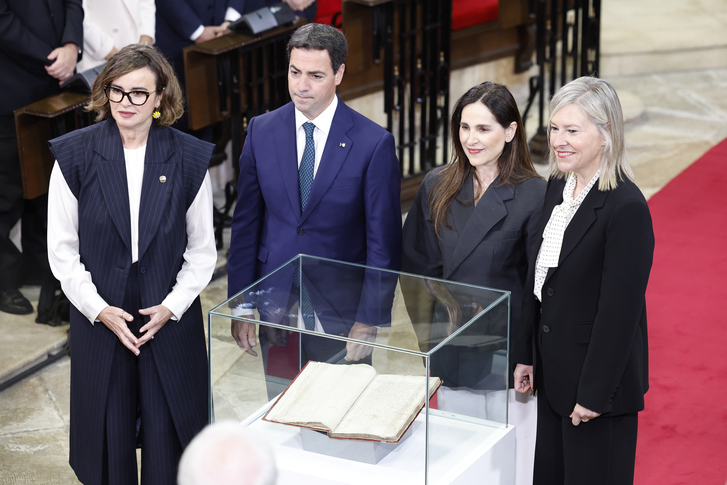 El lehendakari Pradales hoy en las Juntas de Gernika con Elixabete Etxanobe, Bakartxo Tejeria y Ana Otadui.