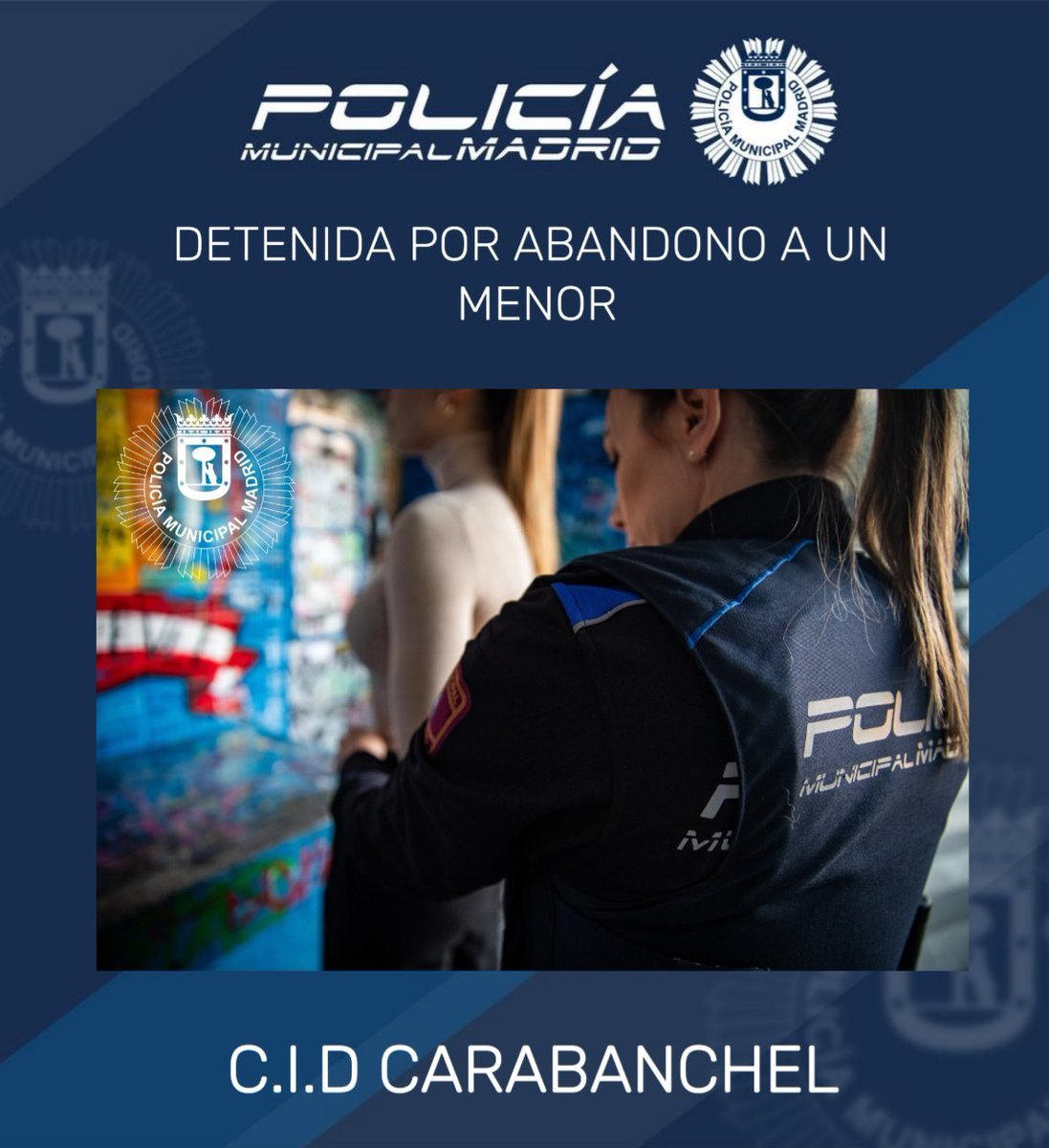 Una Polic�a Municipal con una detenida.