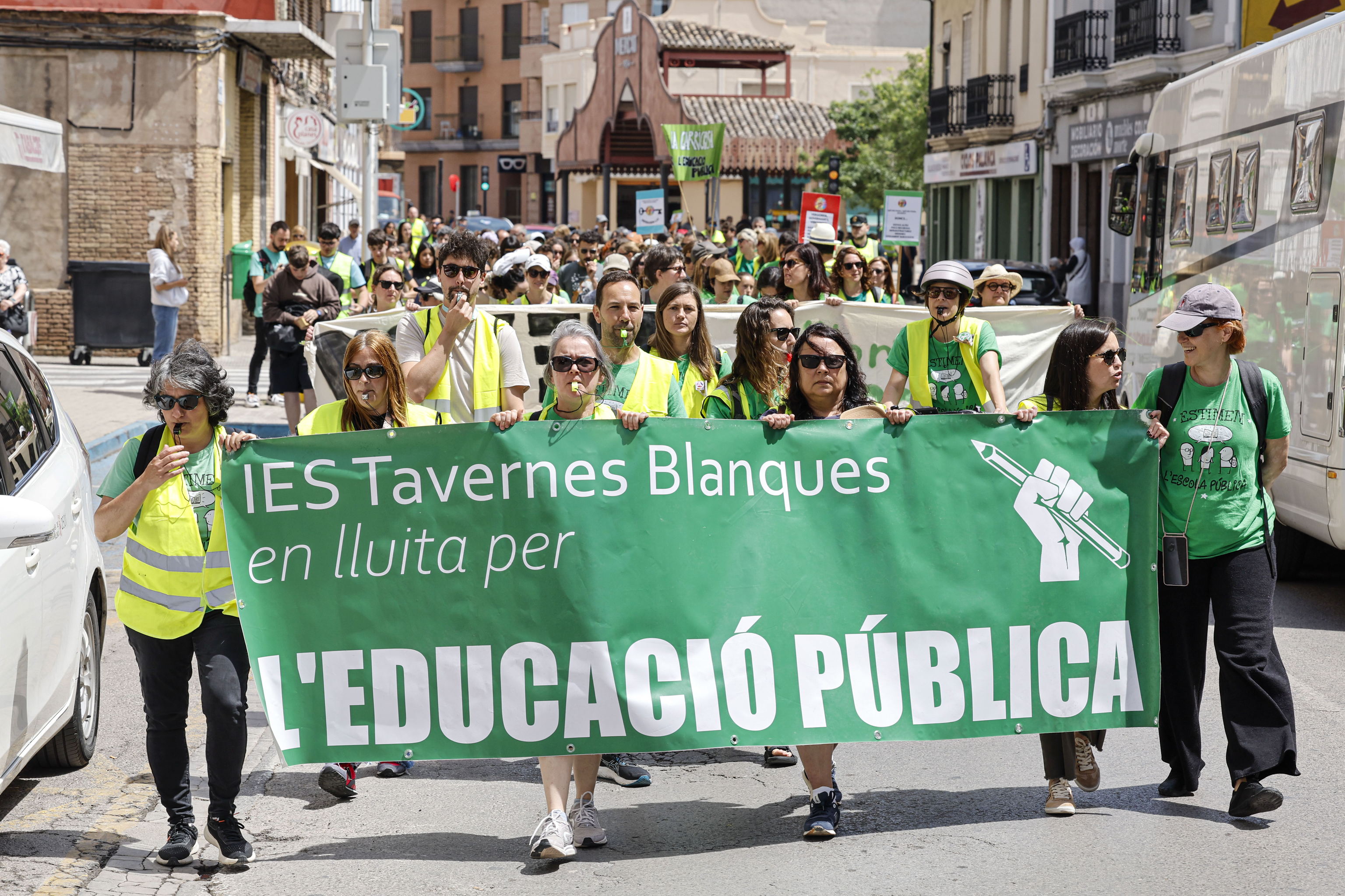 Una de las columnas de profesores camino a la Conselleria.