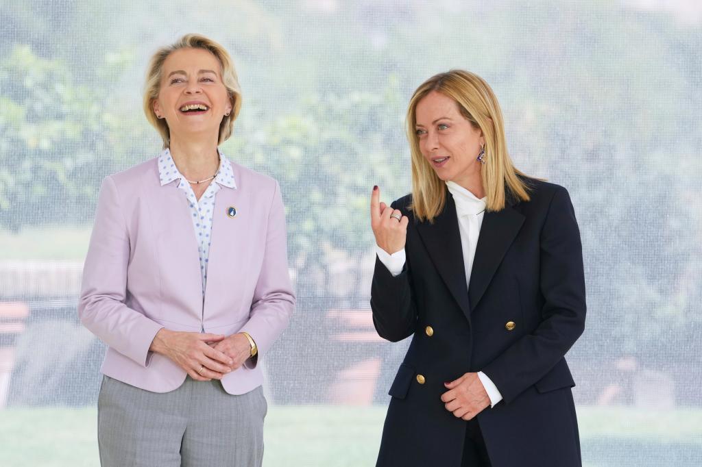 Ursula von der Leyen y Giorgia Meloni antes del inicio de una cumbre en Roma