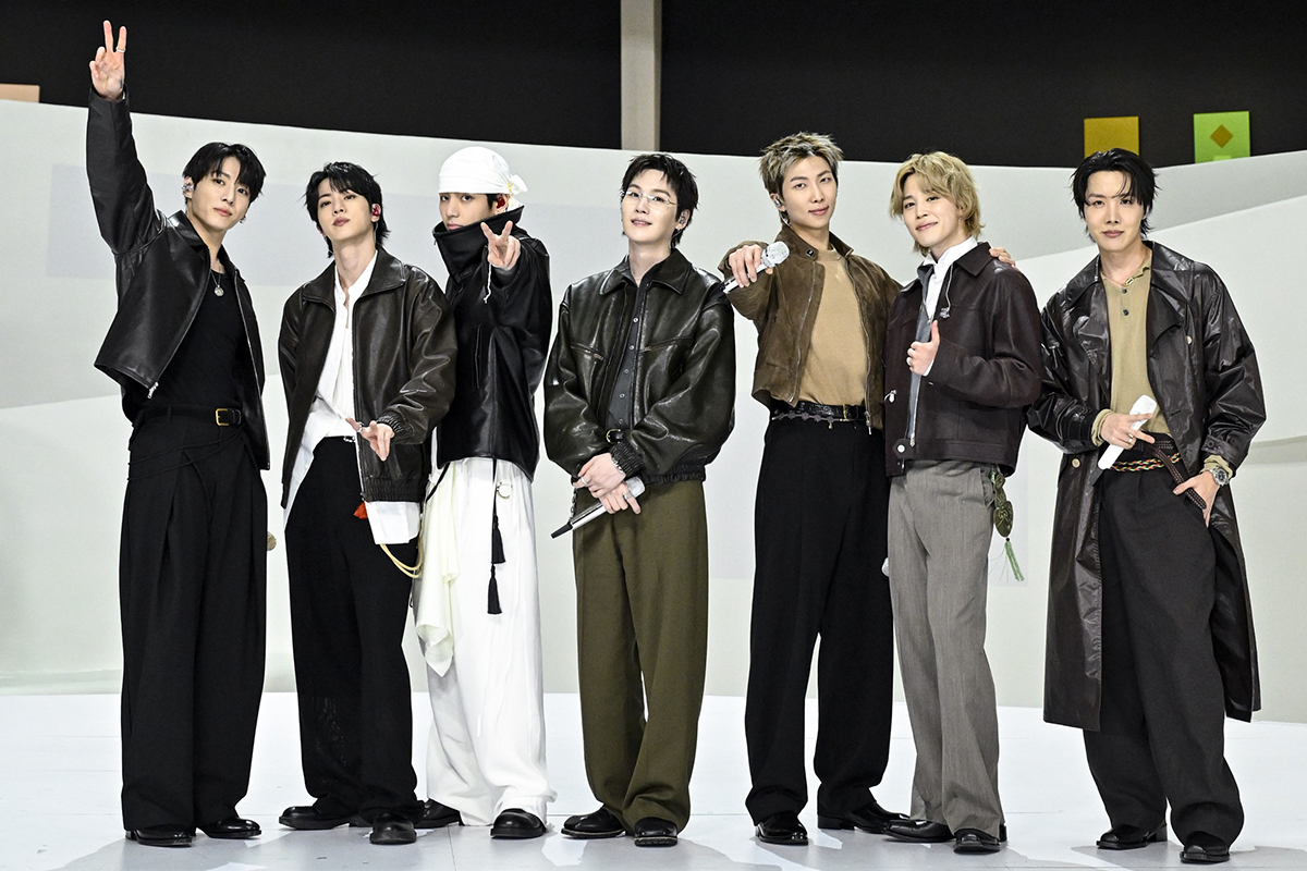 El grupo musical BTS, tras actuar en el show de Jimmy Fallon, de la NBC.