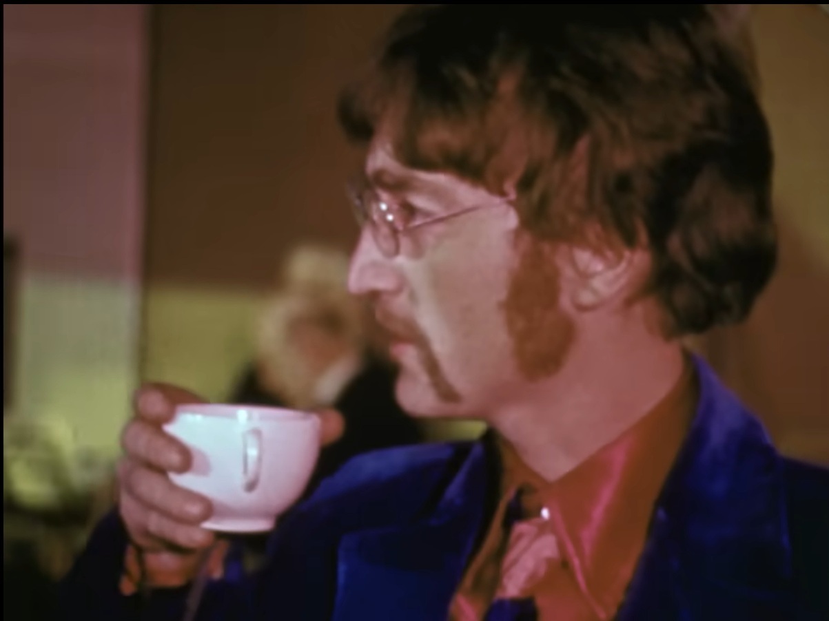 John Lennon, en el clip de 'A day in the life' de The Beatles.