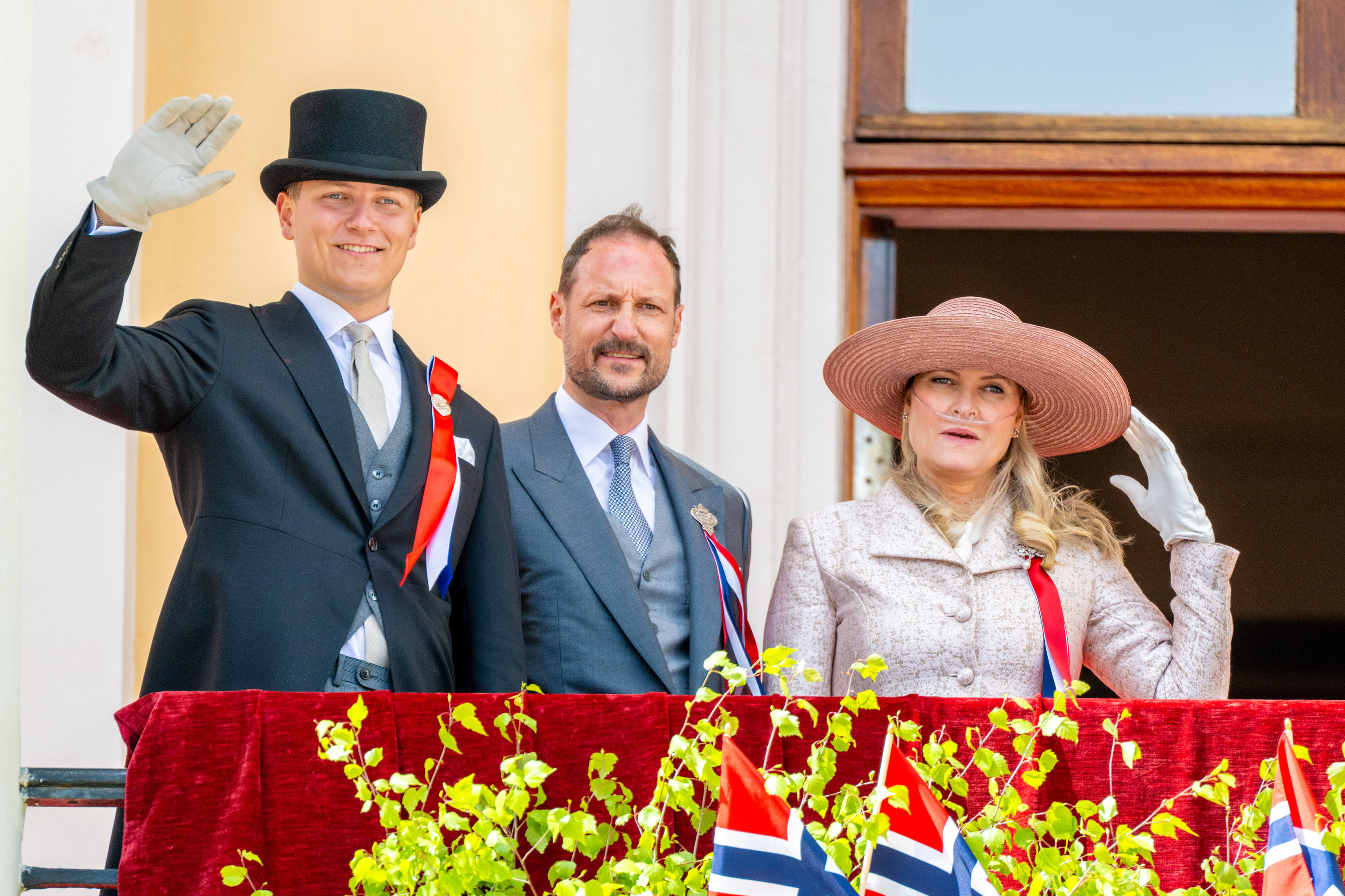De izquierda a derecha, los pr�ncipes Sverre Magnus, Haakon y Mette-Marit