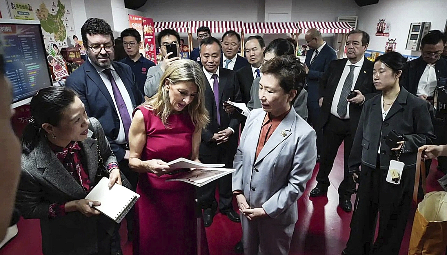 La vicepresidenta segunda del Gobierno, Yolanda D�az, de Sumar, durante una de sus visitas en su viaje por China.