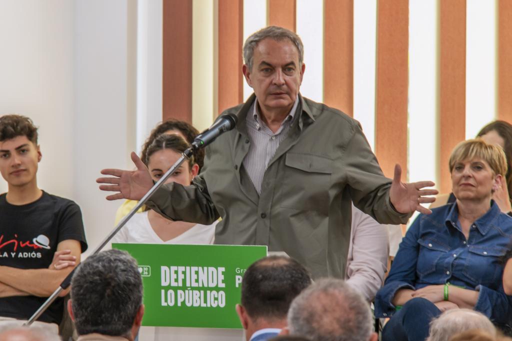 Jos� Luis Rodr�guez Zapatero, el viernes, en un acto de campa�a del PSOE en Motril (Granada).
