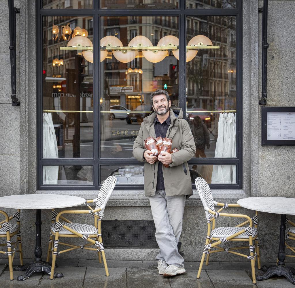 Arturo Valls con su arroz Socarrón.