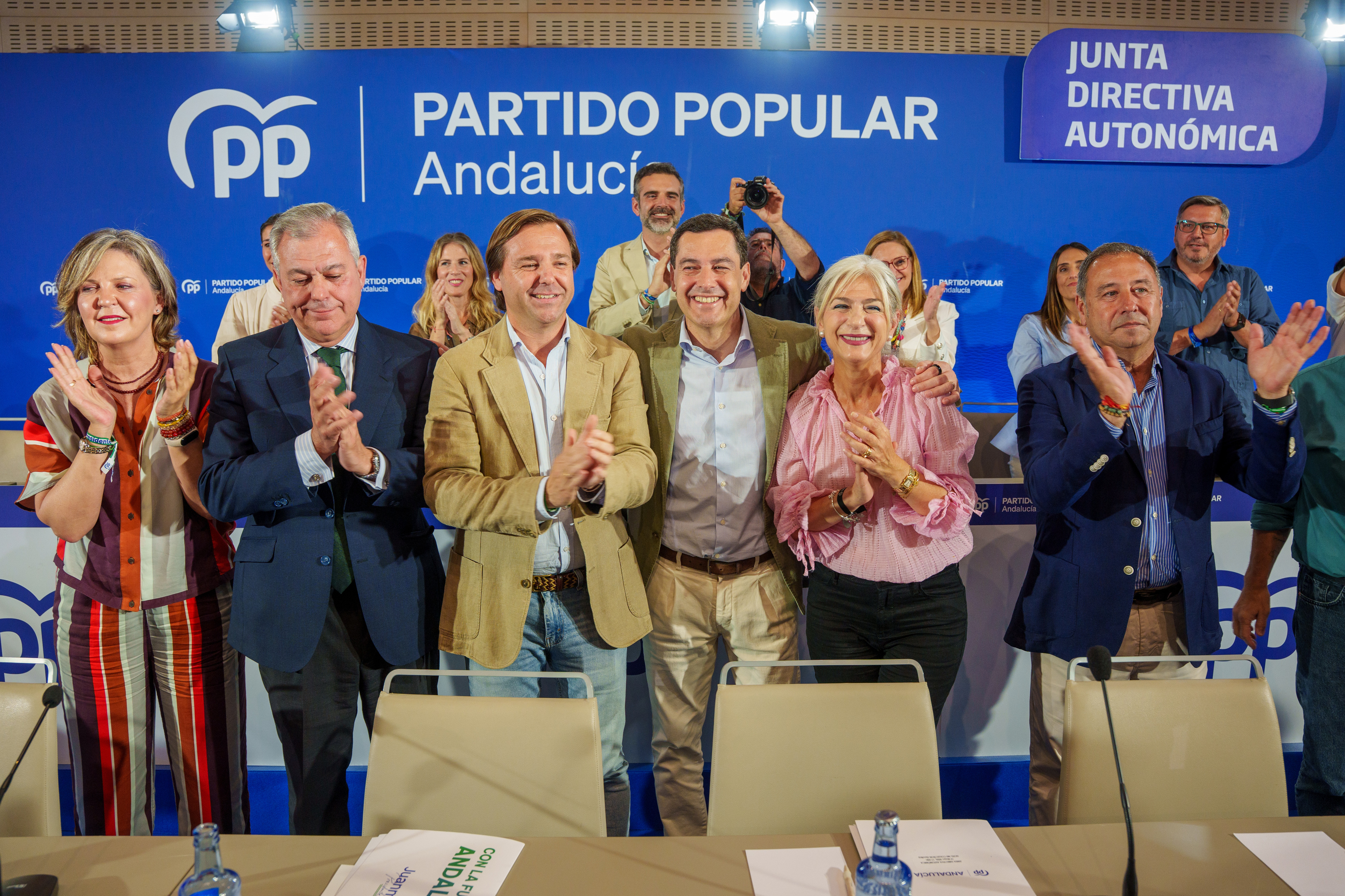 Juanma Moreno avisa a Vox: "No vamos a pedirle a nadie que nos regale ...