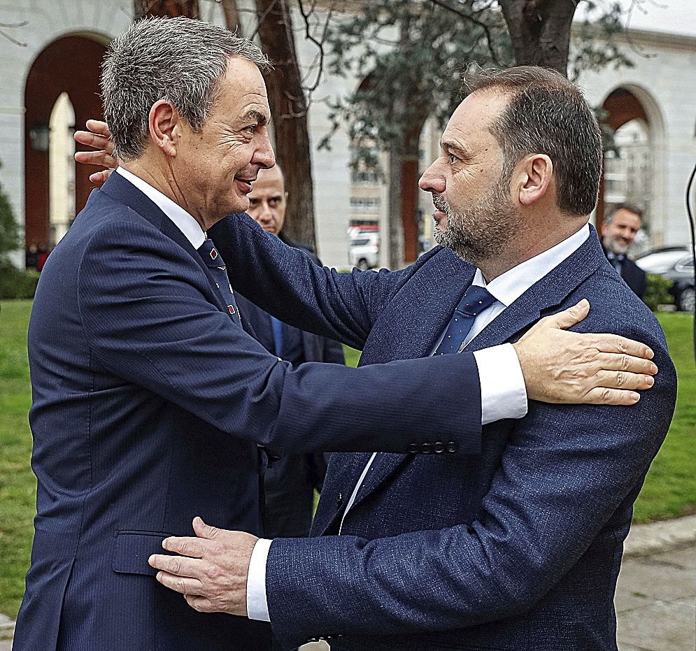Zapatero se impuso a Ábalos como vía rápida para el rescate: "Camilo estuvo  hoy con ZP y todo va viento en popa" | España