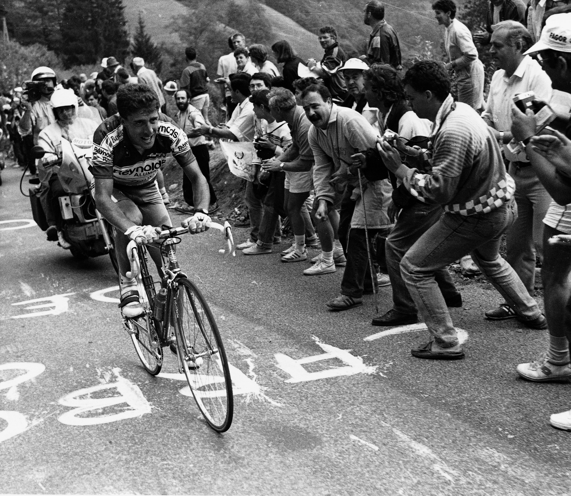 Perico Delgado, en una etapa del Tour de 1989.