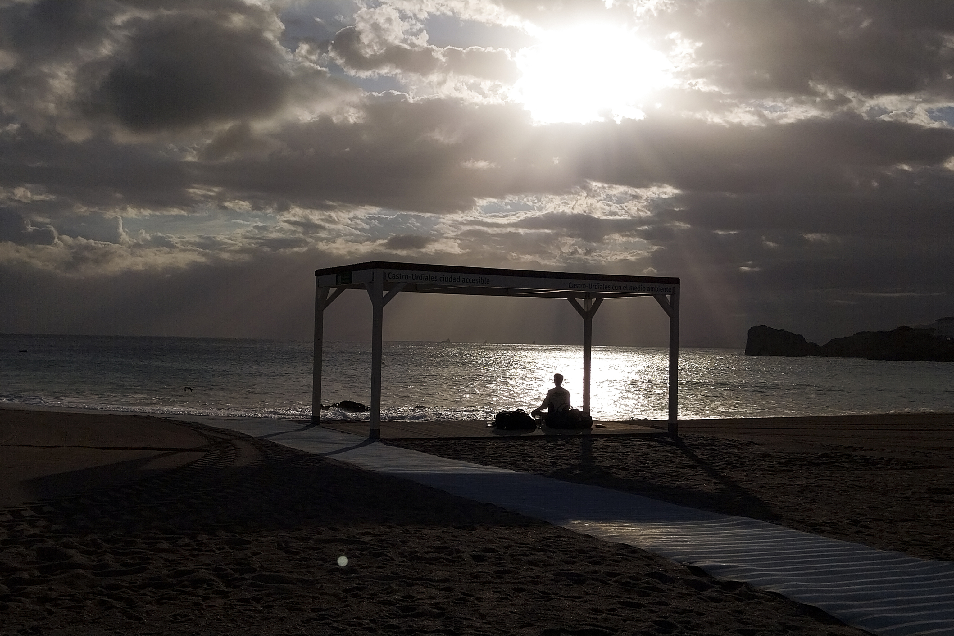 Cielo con nubes en Castro Urdiales (Cantabria).