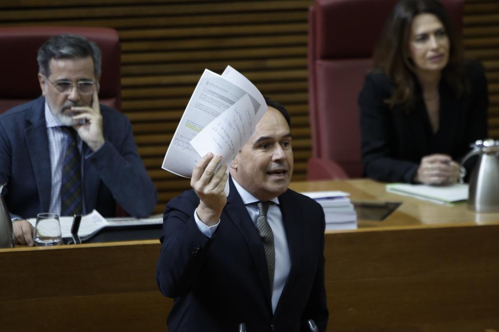 El presidente de la Generalitat, Juanfran Pérez Llorca, este jueves en las Cortes.