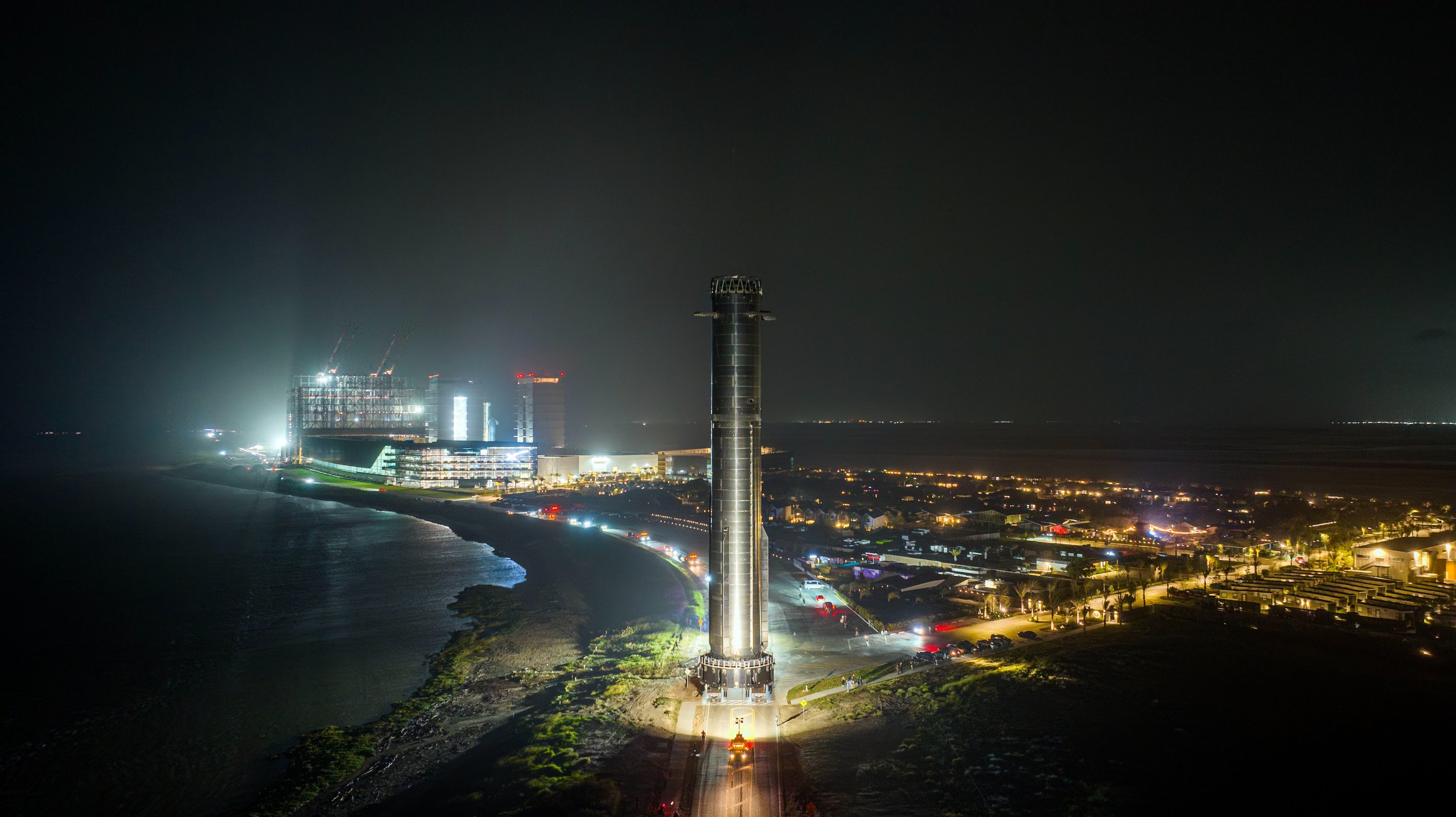 El Starship V3 en la plataforma de lanzamiento de SpaceX en Texas